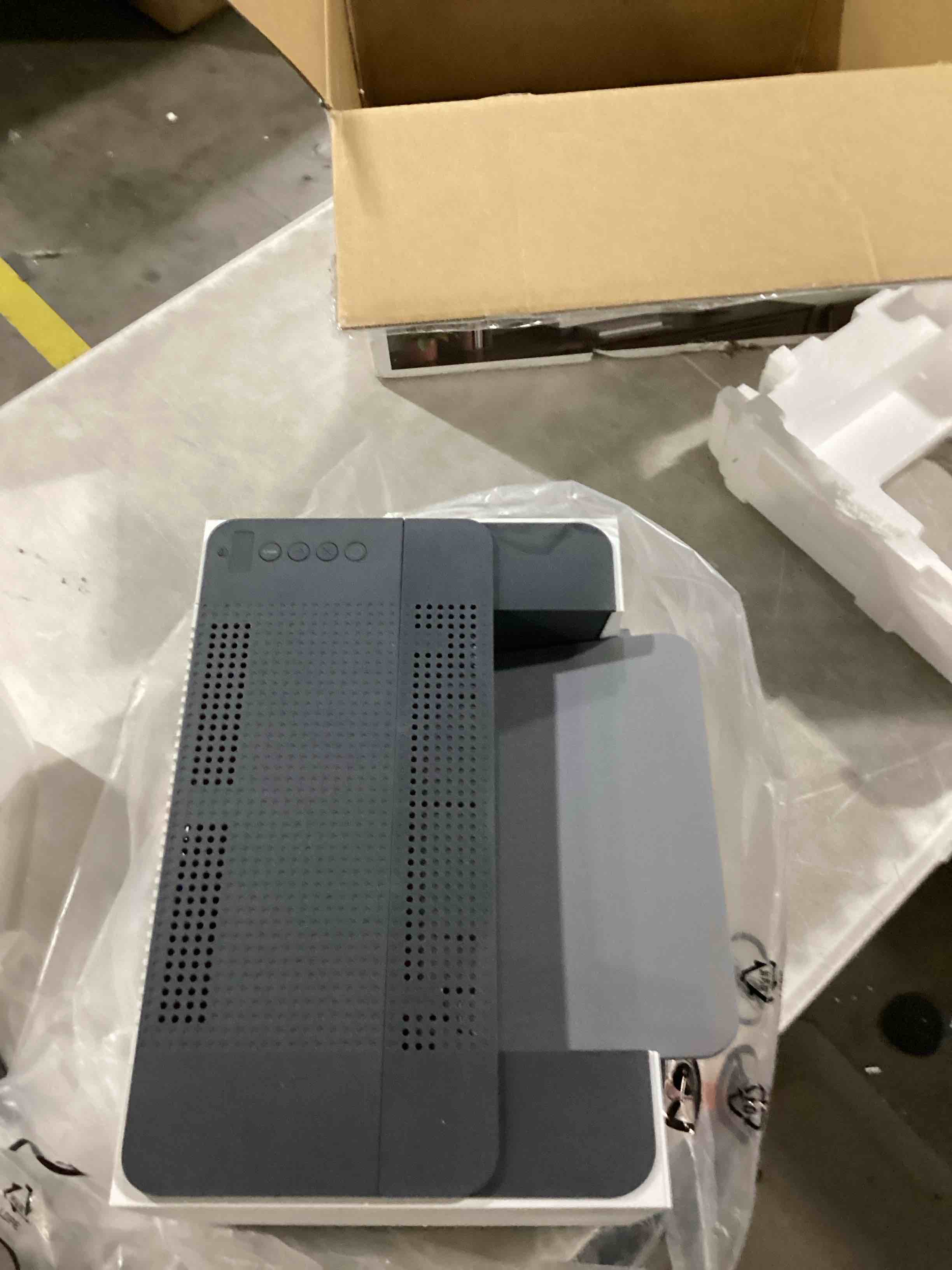 https://s3.amazonaws.com/lotting-images-prod/bidfta/BLU6866285_1730743928254.jpeg