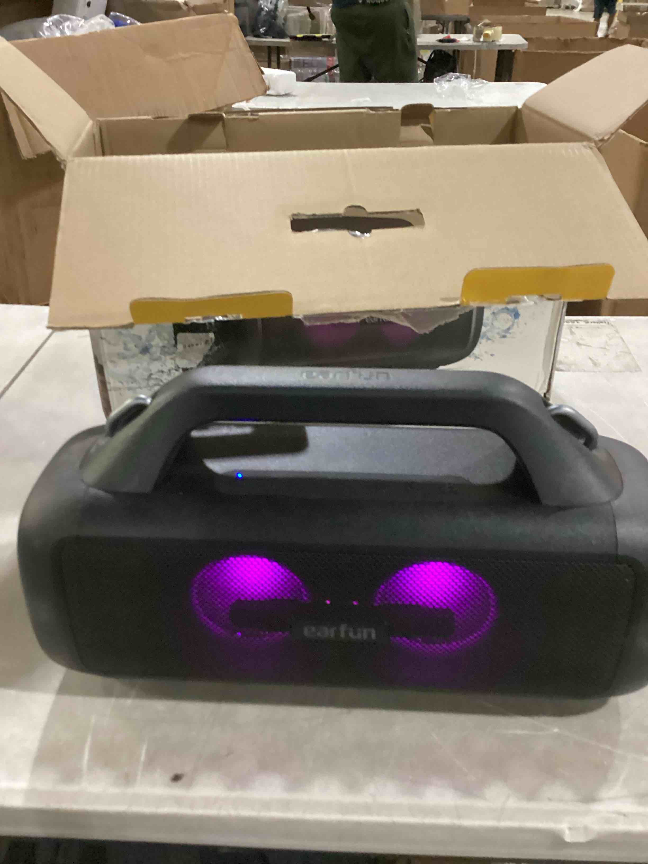 https://s3.amazonaws.com/lotting-images-prod/bidfta/BLU6866288_1730744434300.jpeg