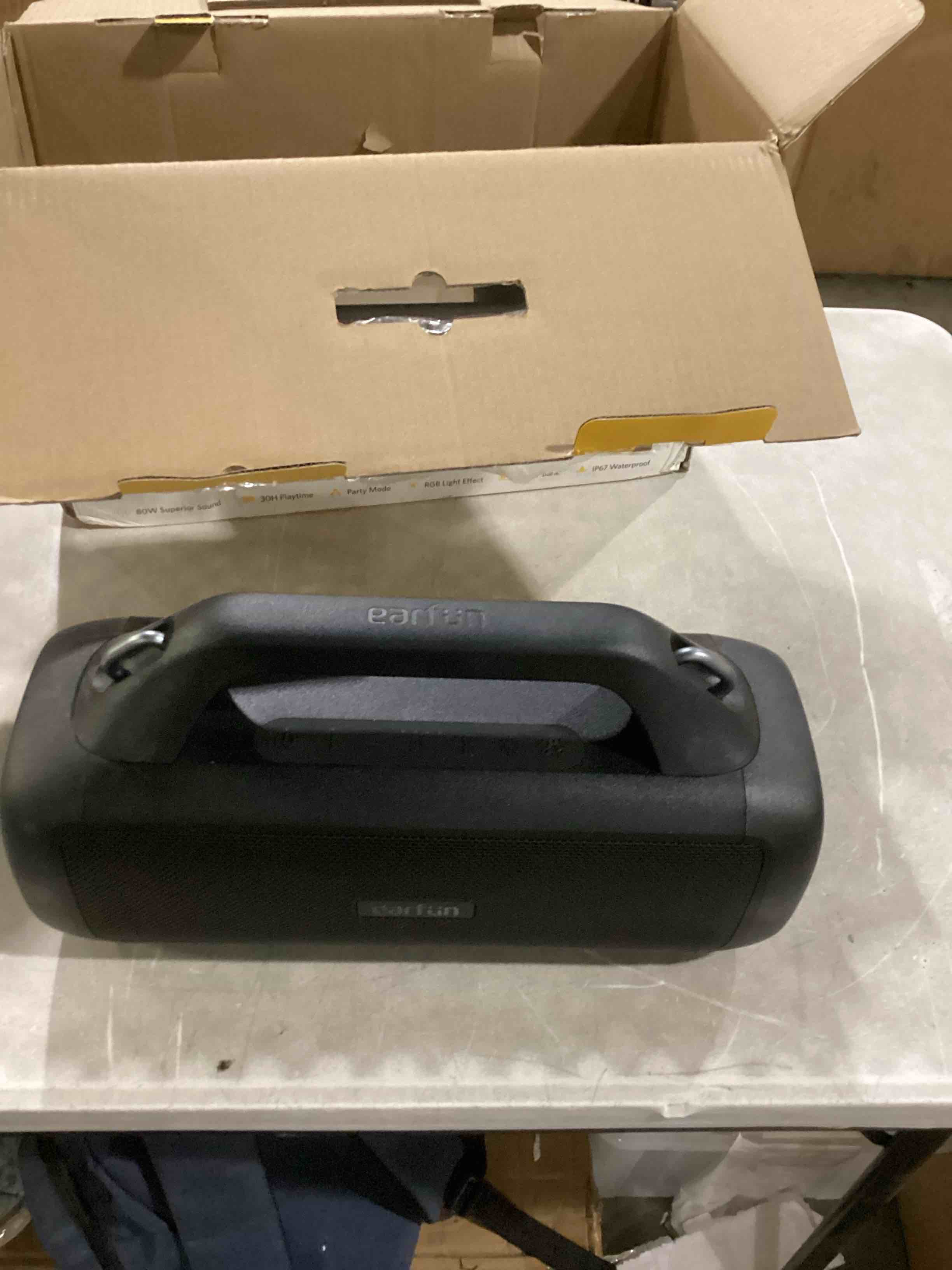 https://s3.amazonaws.com/lotting-images-prod/bidfta/BLU6866289_1730744400764.jpeg