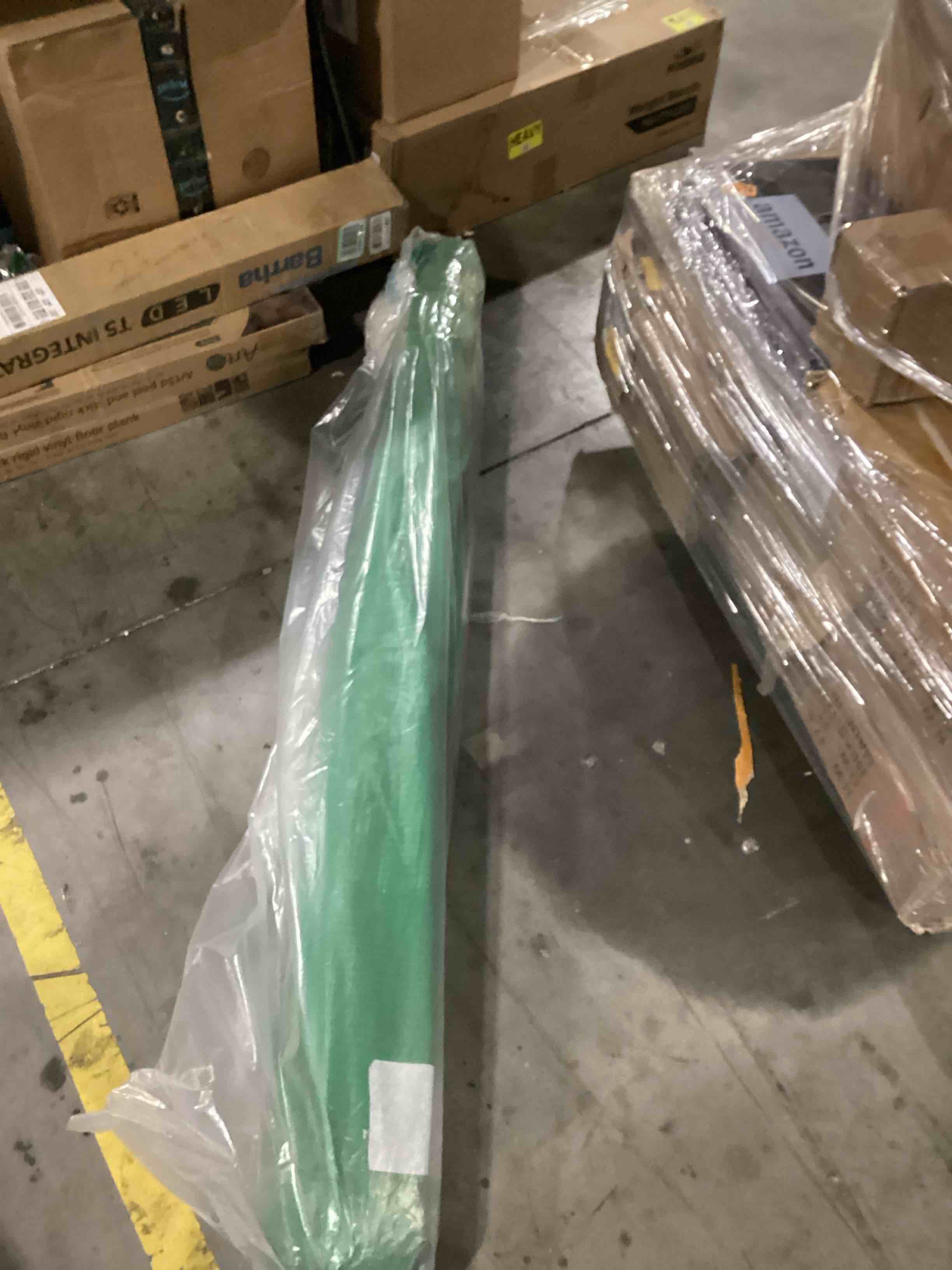 https://s3.amazonaws.com/lotting-images-prod/bidfta/BLU6866312_1730749832229.jpeg