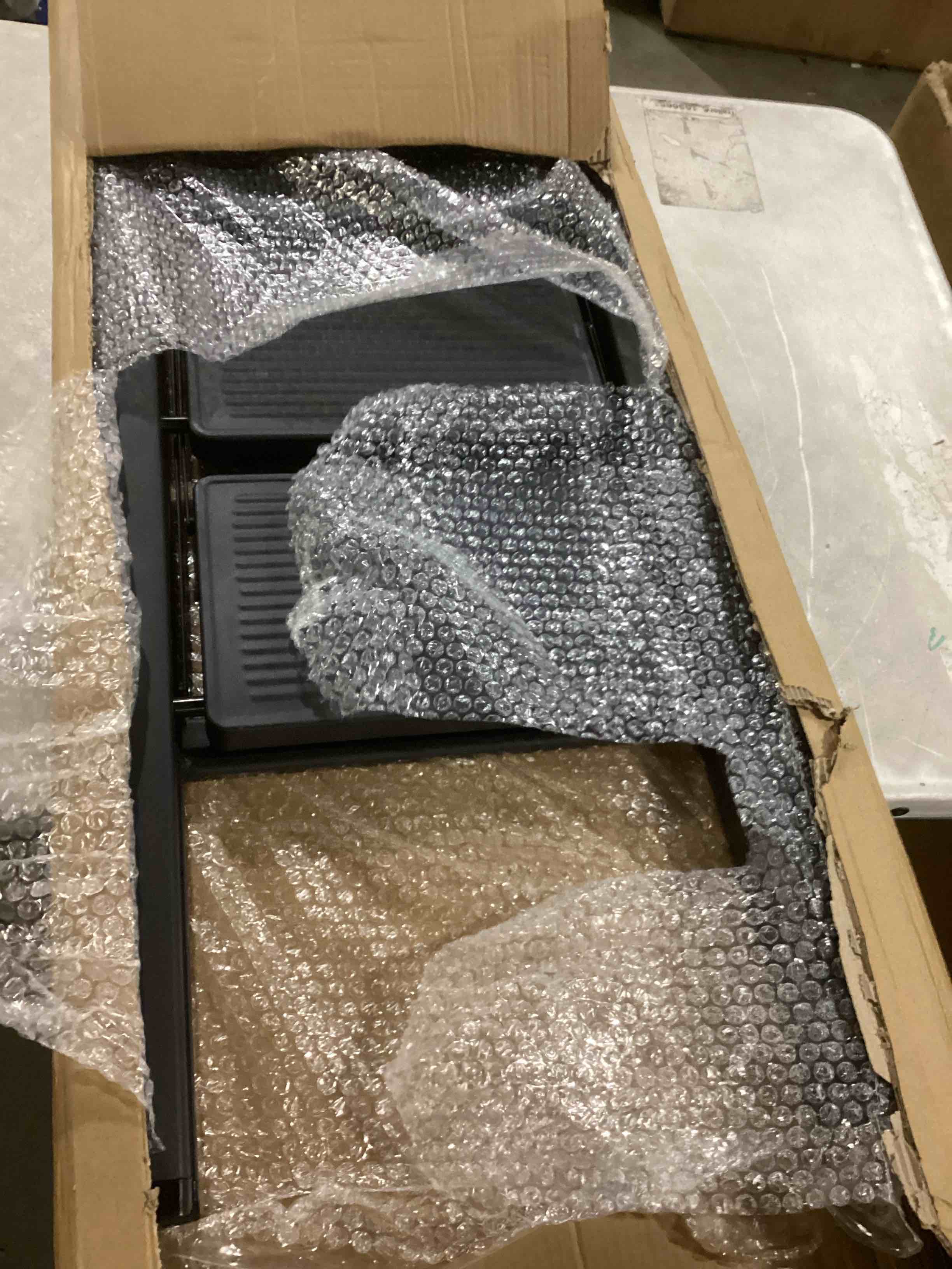 https://s3.amazonaws.com/lotting-images-prod/bidfta/BLU6866337_1730811862775.jpeg