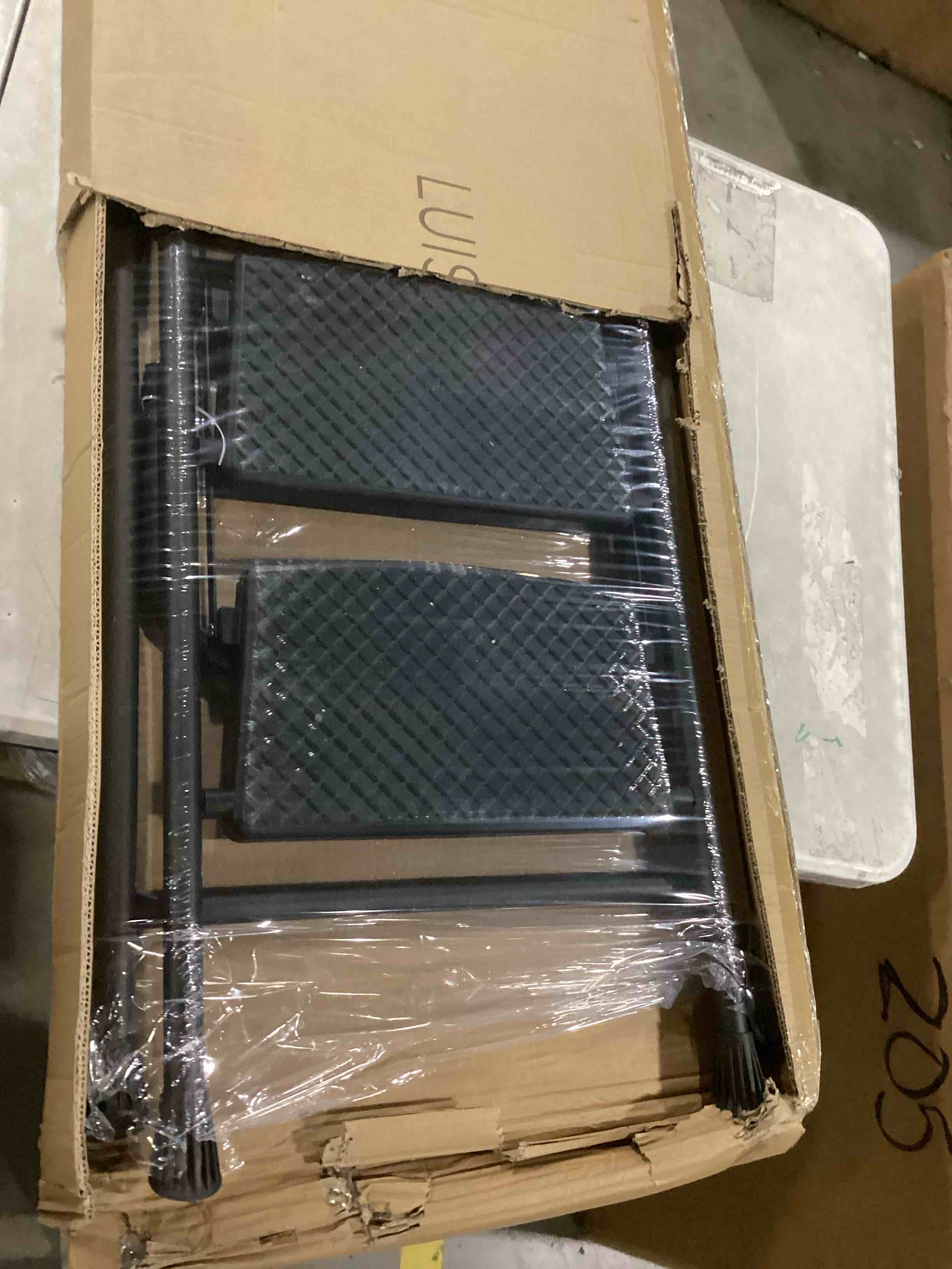 https://s3.amazonaws.com/lotting-images-prod/bidfta/BLU6866350_1730814840208.jpeg