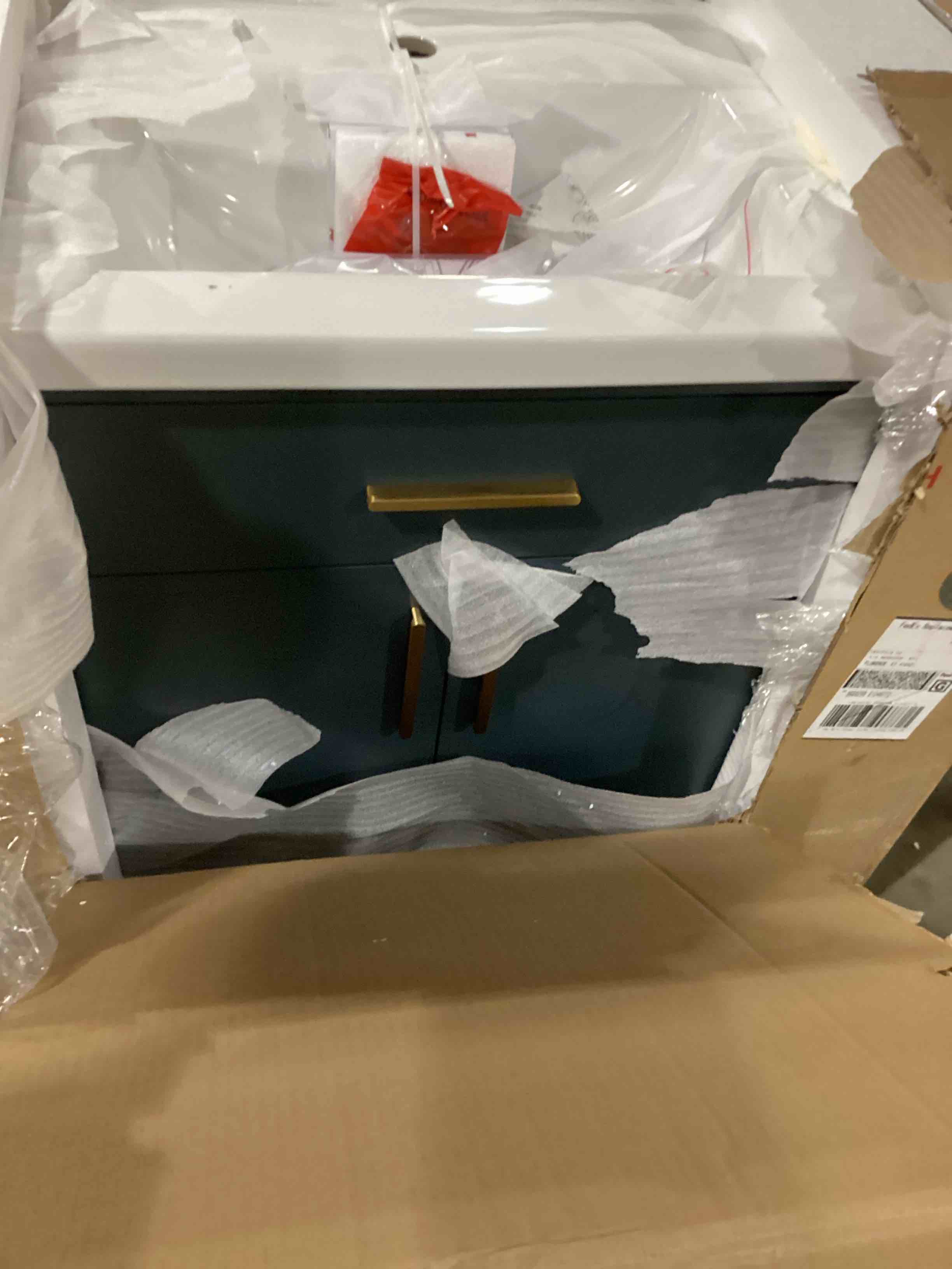 https://s3.amazonaws.com/lotting-images-prod/bidfta/BLU6866420_1730831656895.jpeg