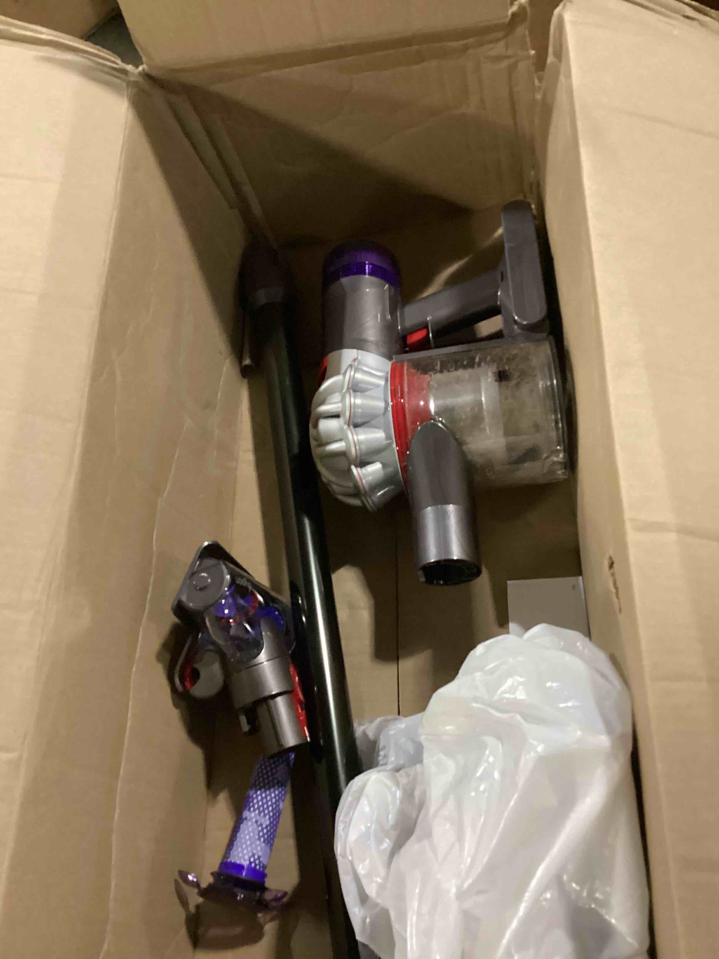 https://s3.amazonaws.com/lotting-images-prod/bidfta/BLU6866501_1730909461822.jpeg