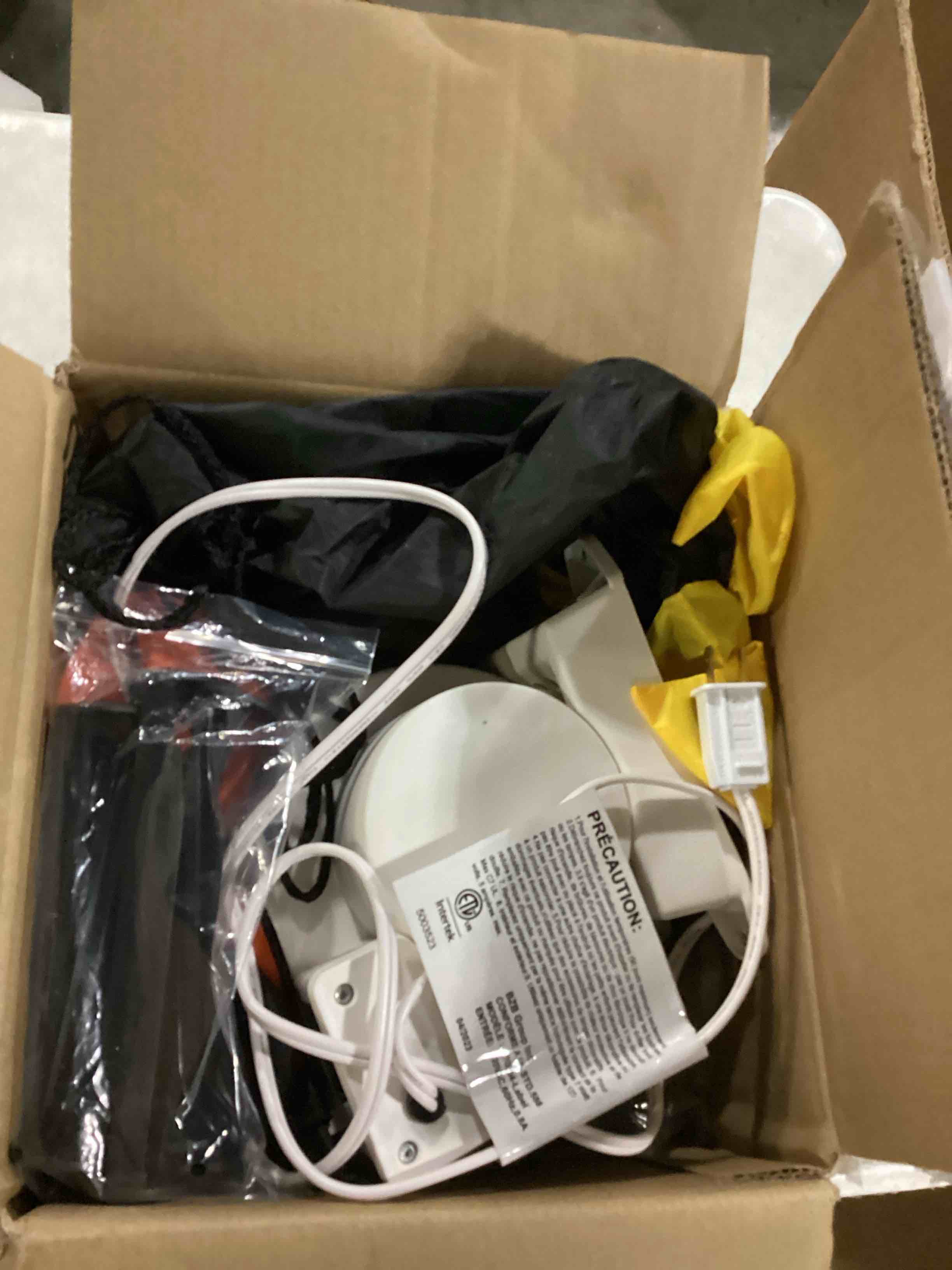 https://s3.amazonaws.com/lotting-images-prod/bidfta/BLU6866559_1730985342668.jpeg