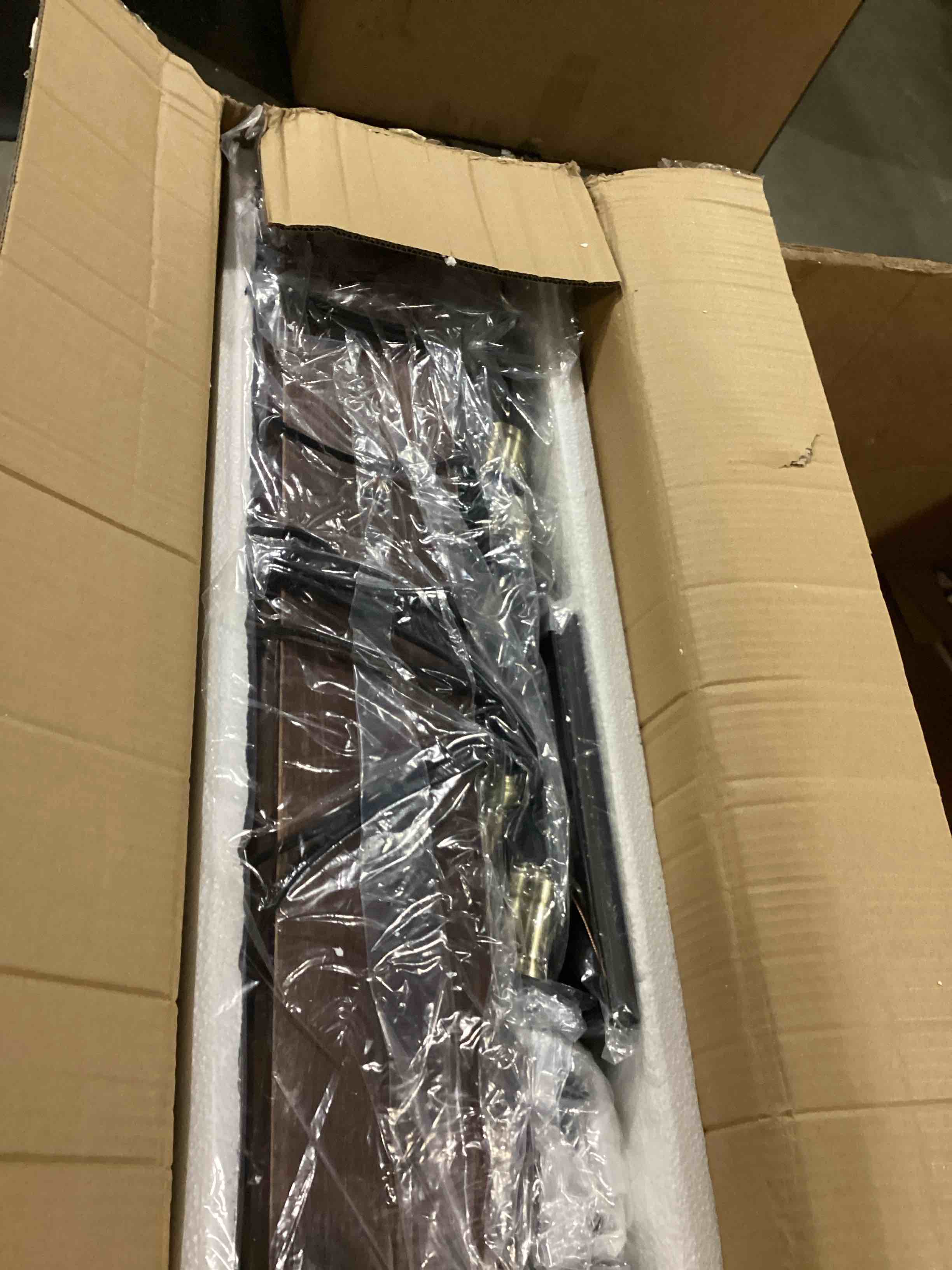 https://s3.amazonaws.com/lotting-images-prod/bidfta/BLU6866598_1730995472631.jpeg