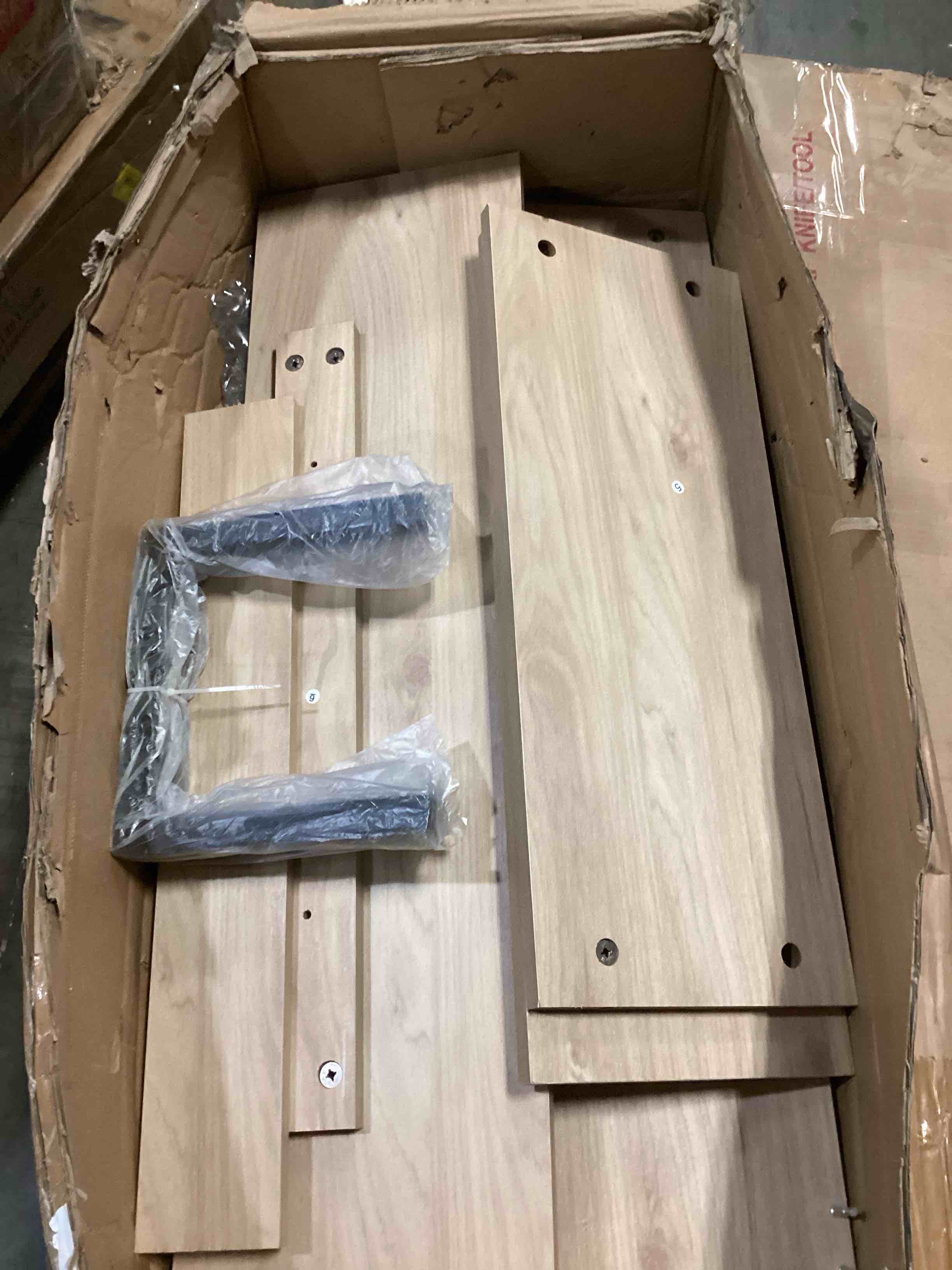 https://s3.amazonaws.com/lotting-images-prod/bidfta/BLU6866973_1731520138475.jpeg