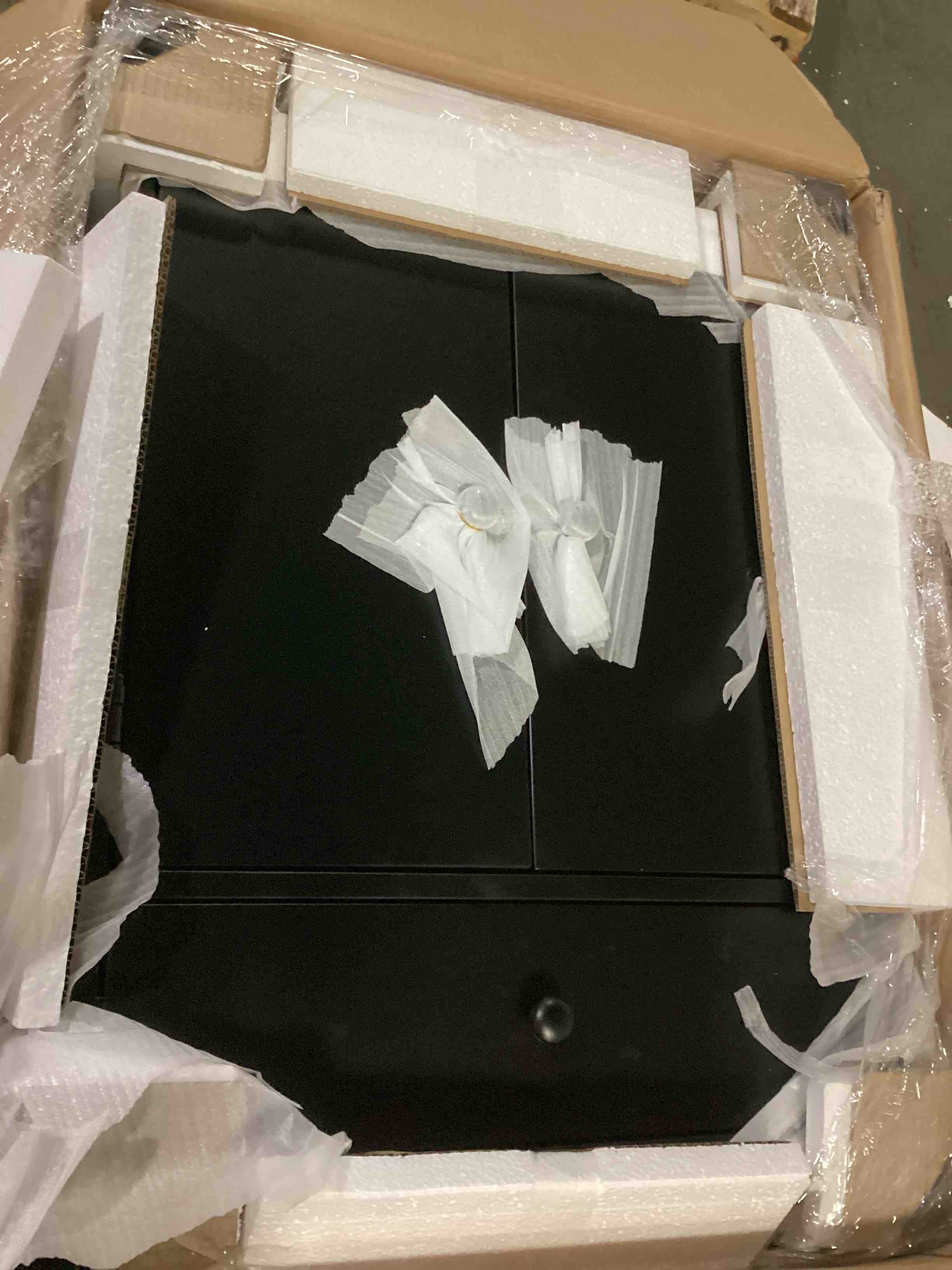 https://s3.amazonaws.com/lotting-images-prod/bidfta/BLU6867018_1731615236890.jpeg