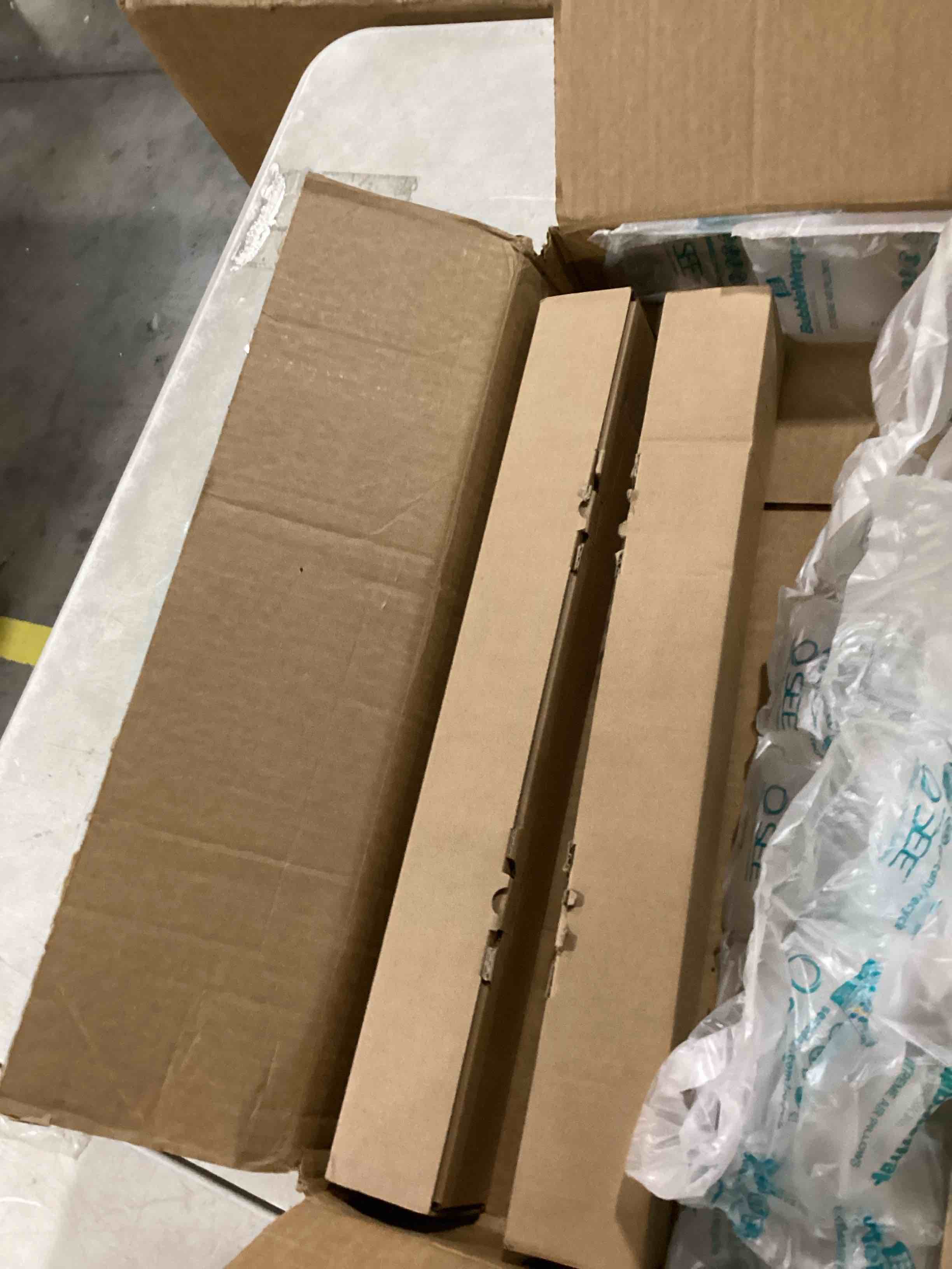 https://s3.amazonaws.com/lotting-images-prod/bidfta/BLU6867069_1731688374706.jpeg