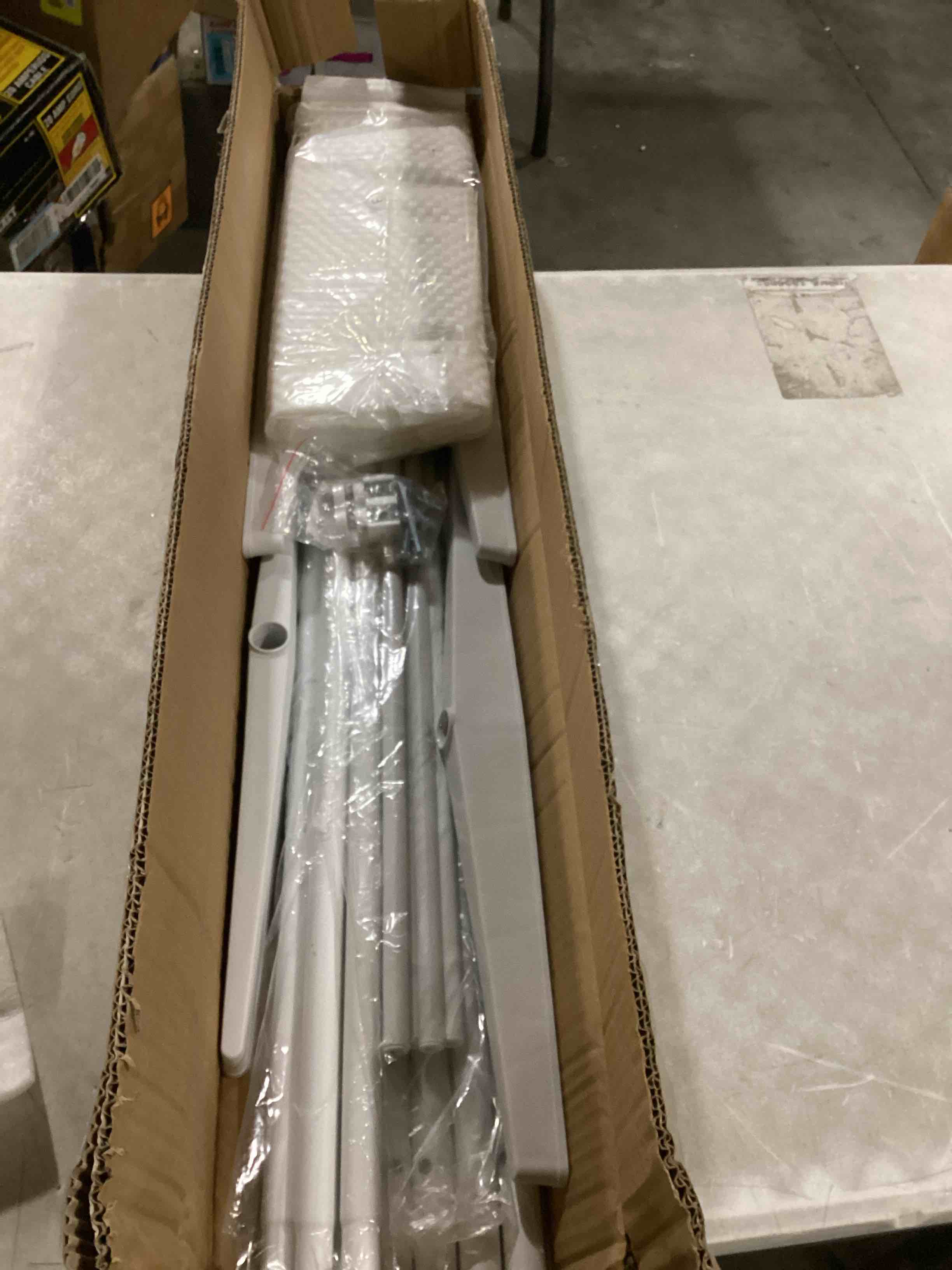 https://s3.amazonaws.com/lotting-images-prod/bidfta/BLU6867135_1731933928514.jpeg