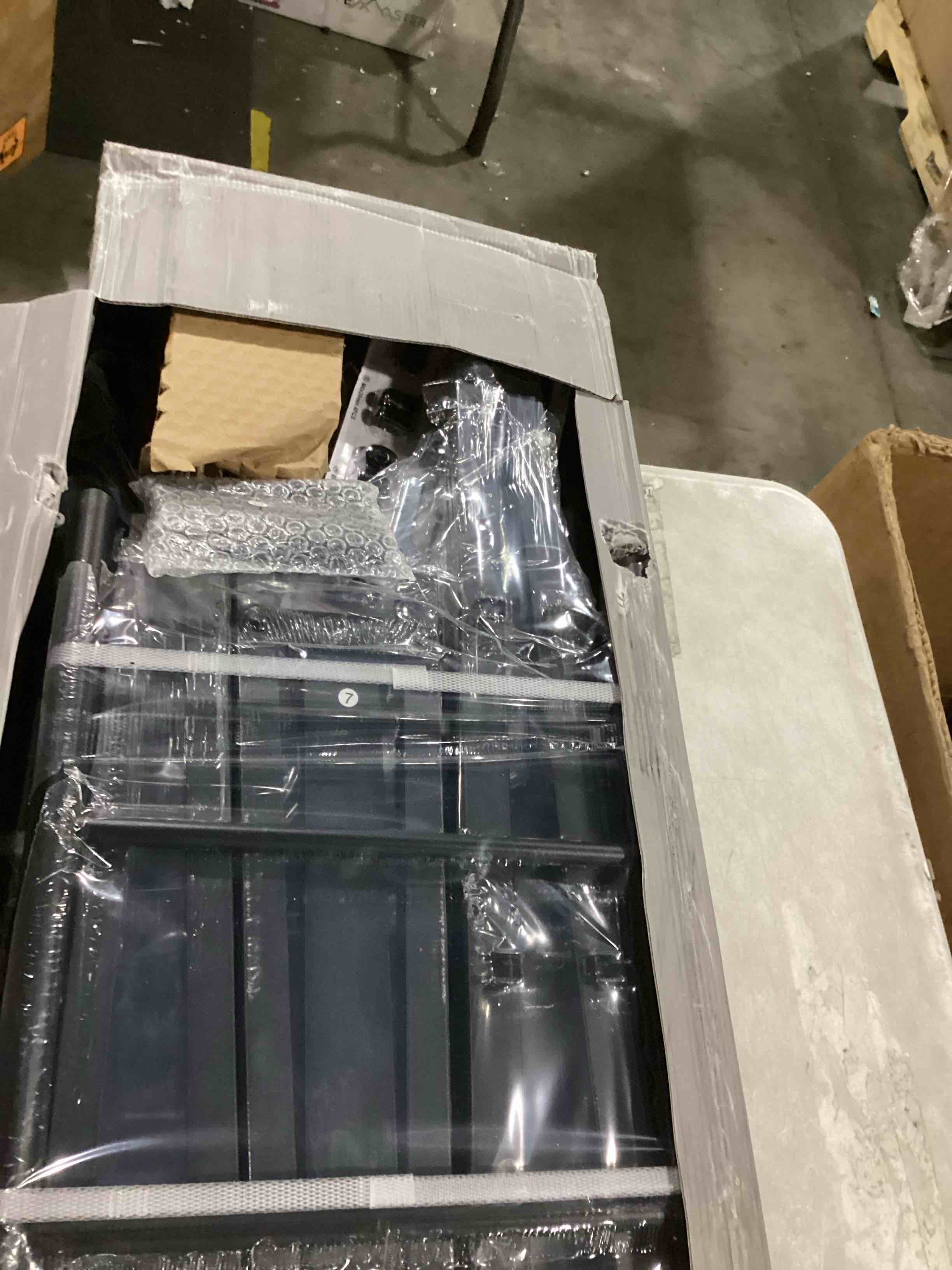 https://s3.amazonaws.com/lotting-images-prod/bidfta/BLU6867162_1731938019193.jpeg