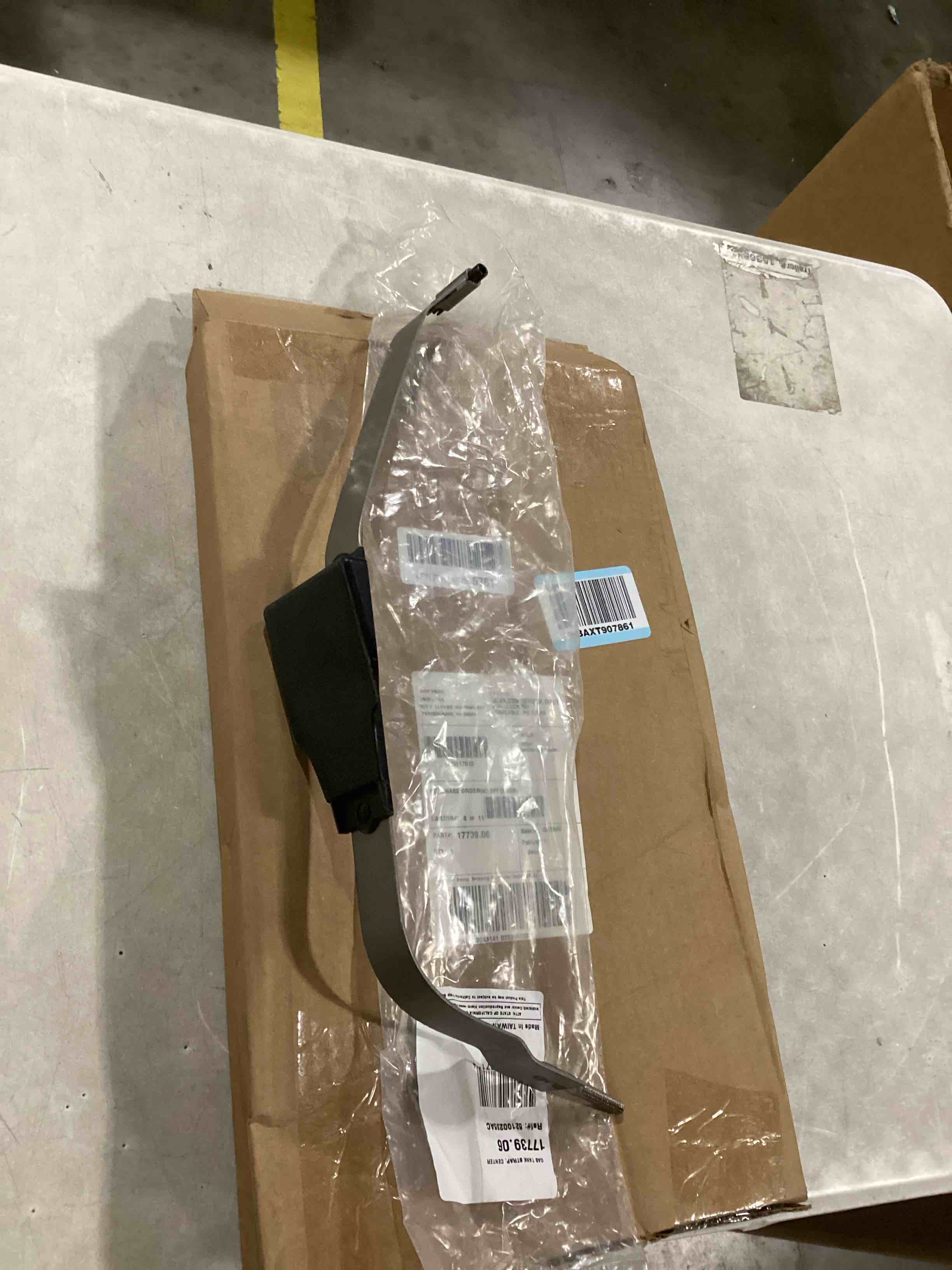https://s3.amazonaws.com/lotting-images-prod/bidfta/BLU6867188_1731943646217.jpeg