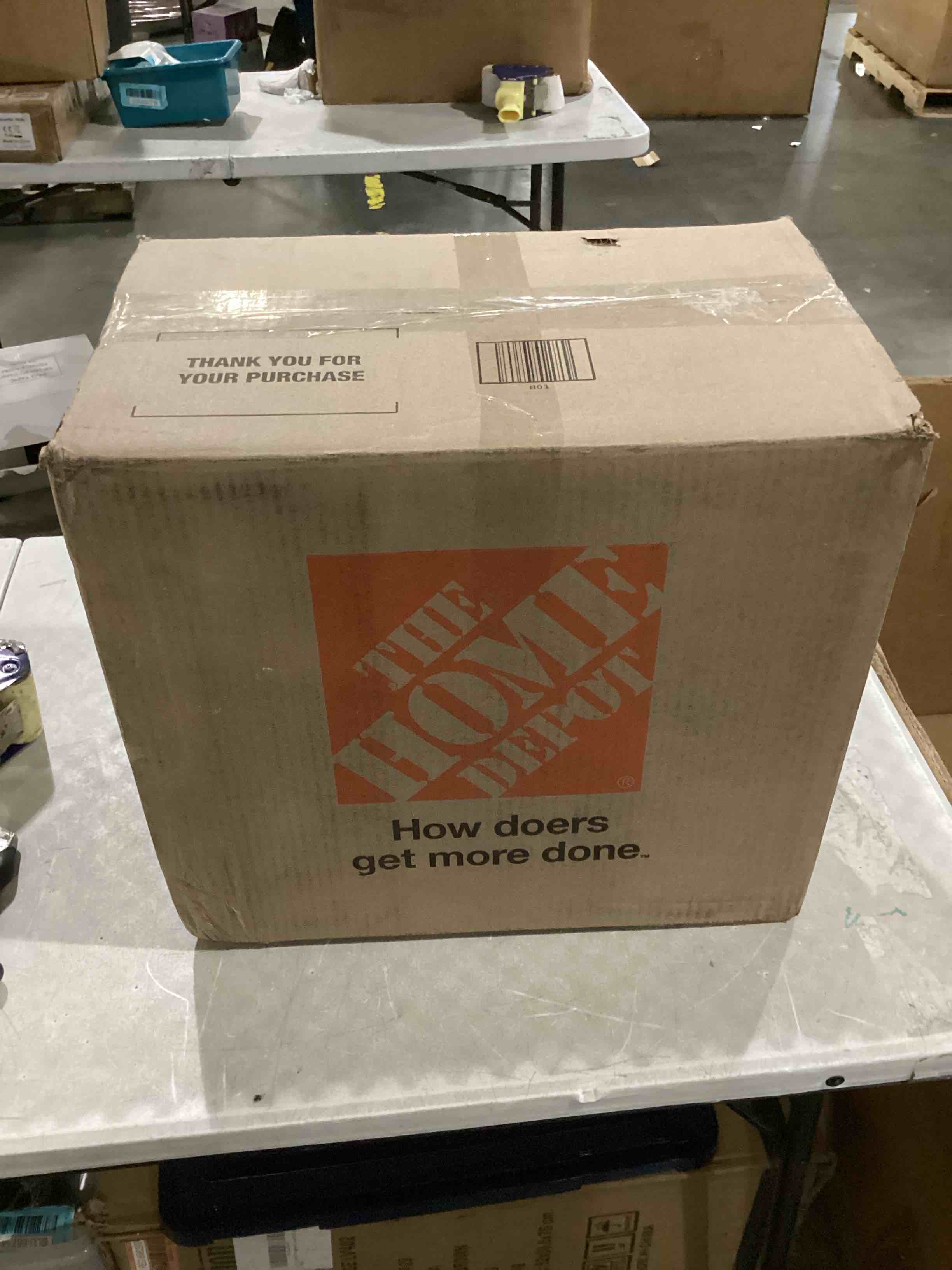 https://s3.amazonaws.com/lotting-images-prod/bidfta/BLU6867269_1732024899921.jpeg