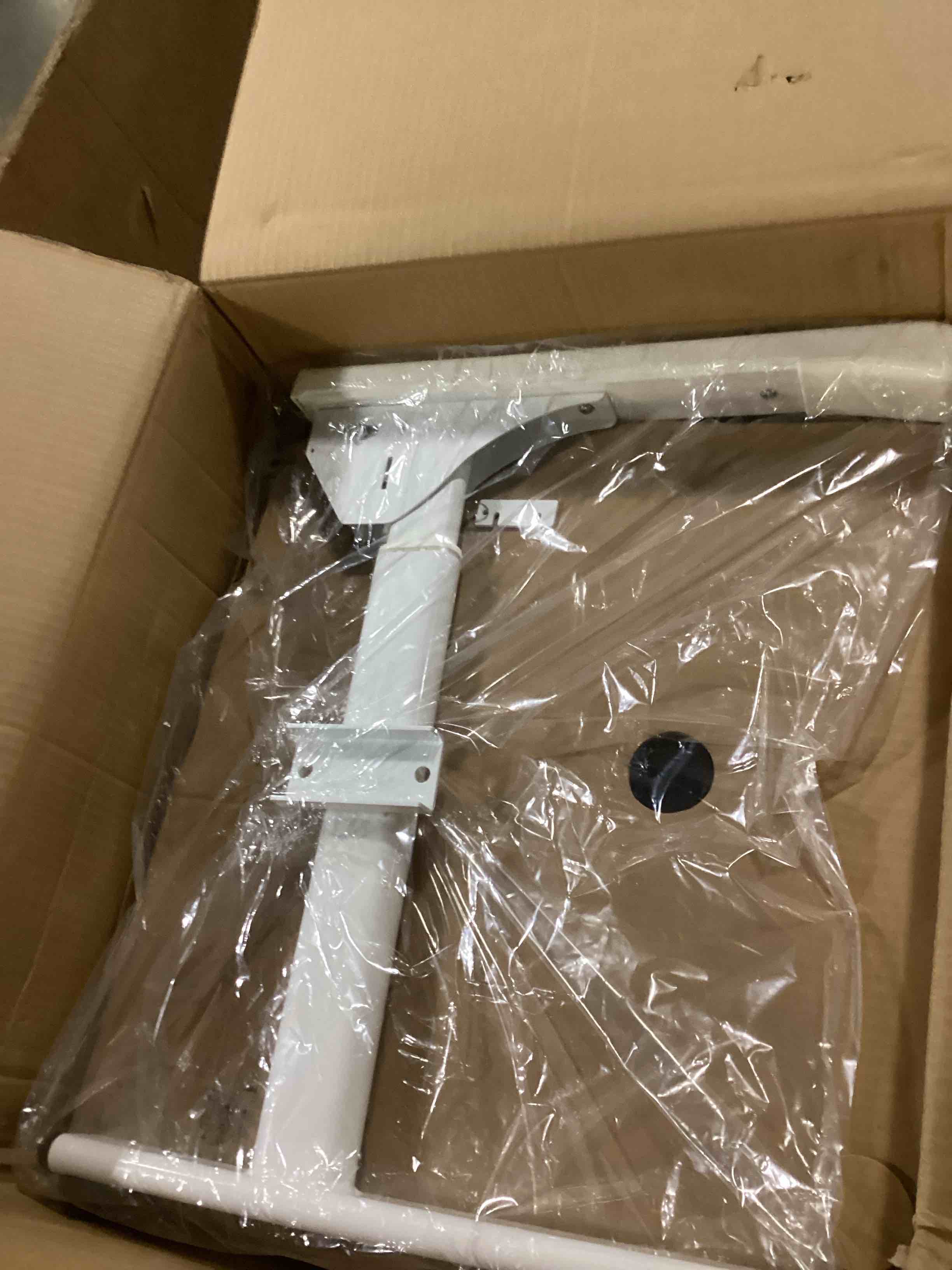 https://s3.amazonaws.com/lotting-images-prod/bidfta/BLU6867272_1732025309887.jpeg