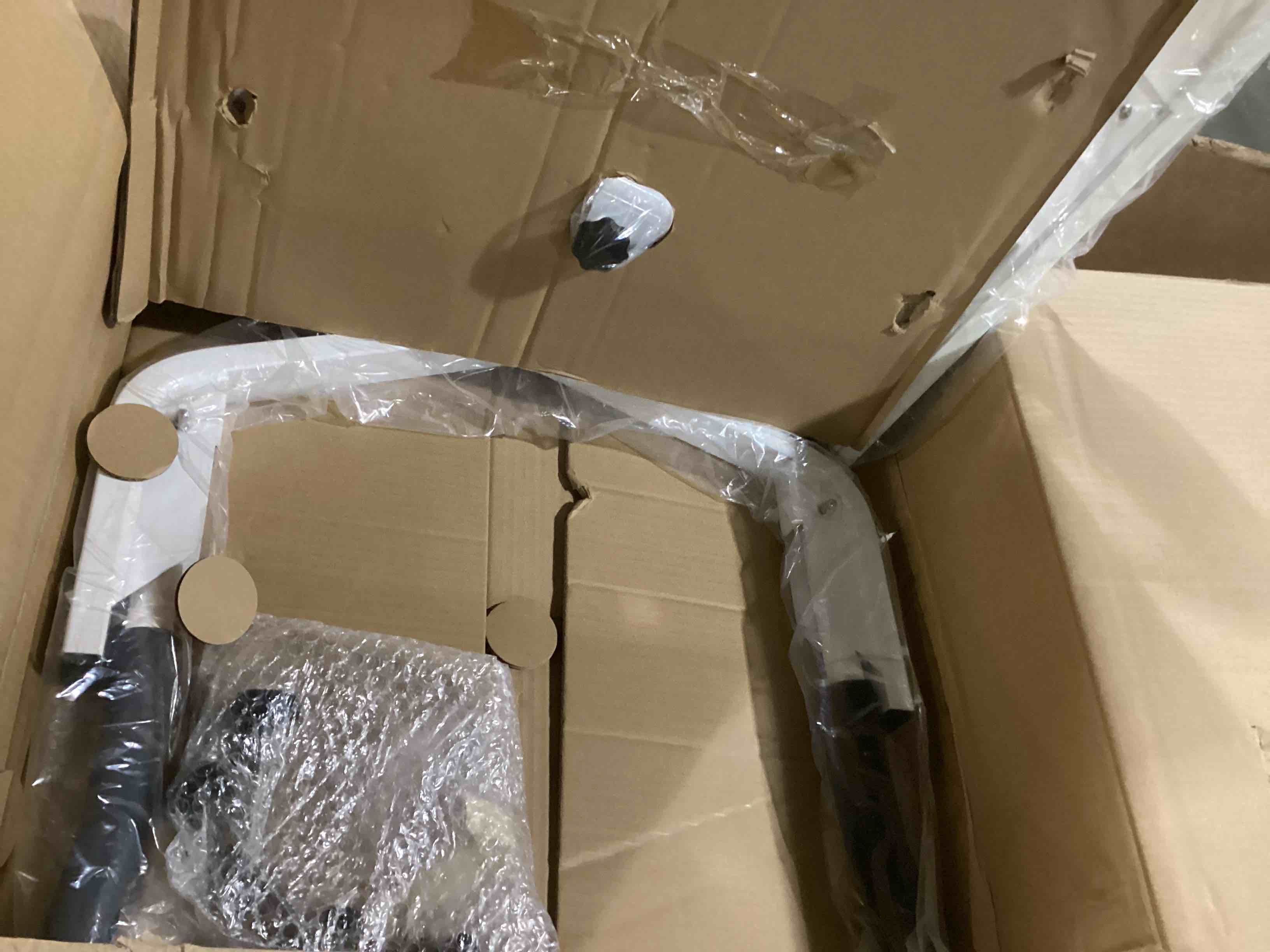 https://s3.amazonaws.com/lotting-images-prod/bidfta/BLU6867272_1732025322134.jpeg