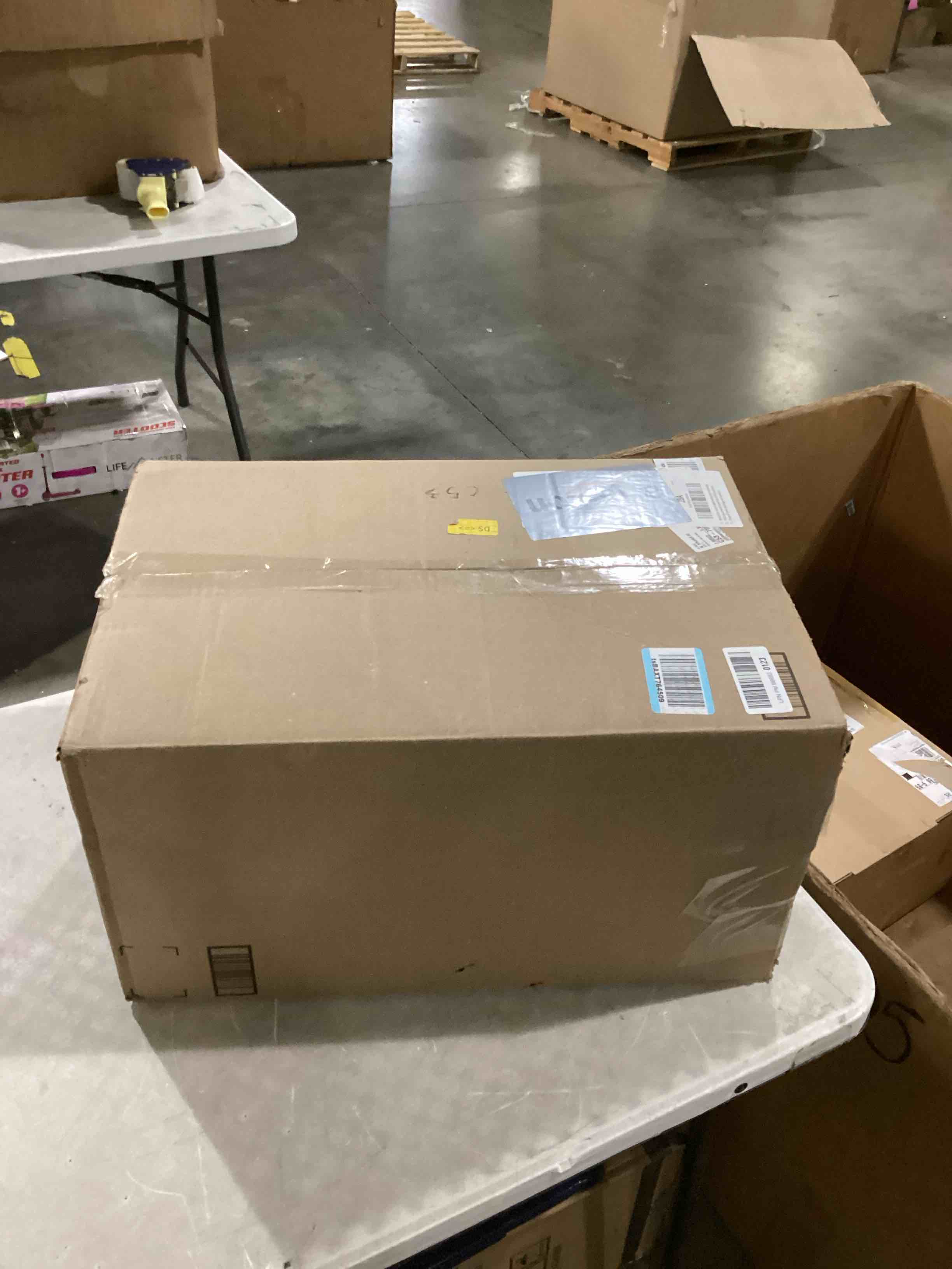 https://s3.amazonaws.com/lotting-images-prod/bidfta/BLU6867281_1732027212167.jpeg