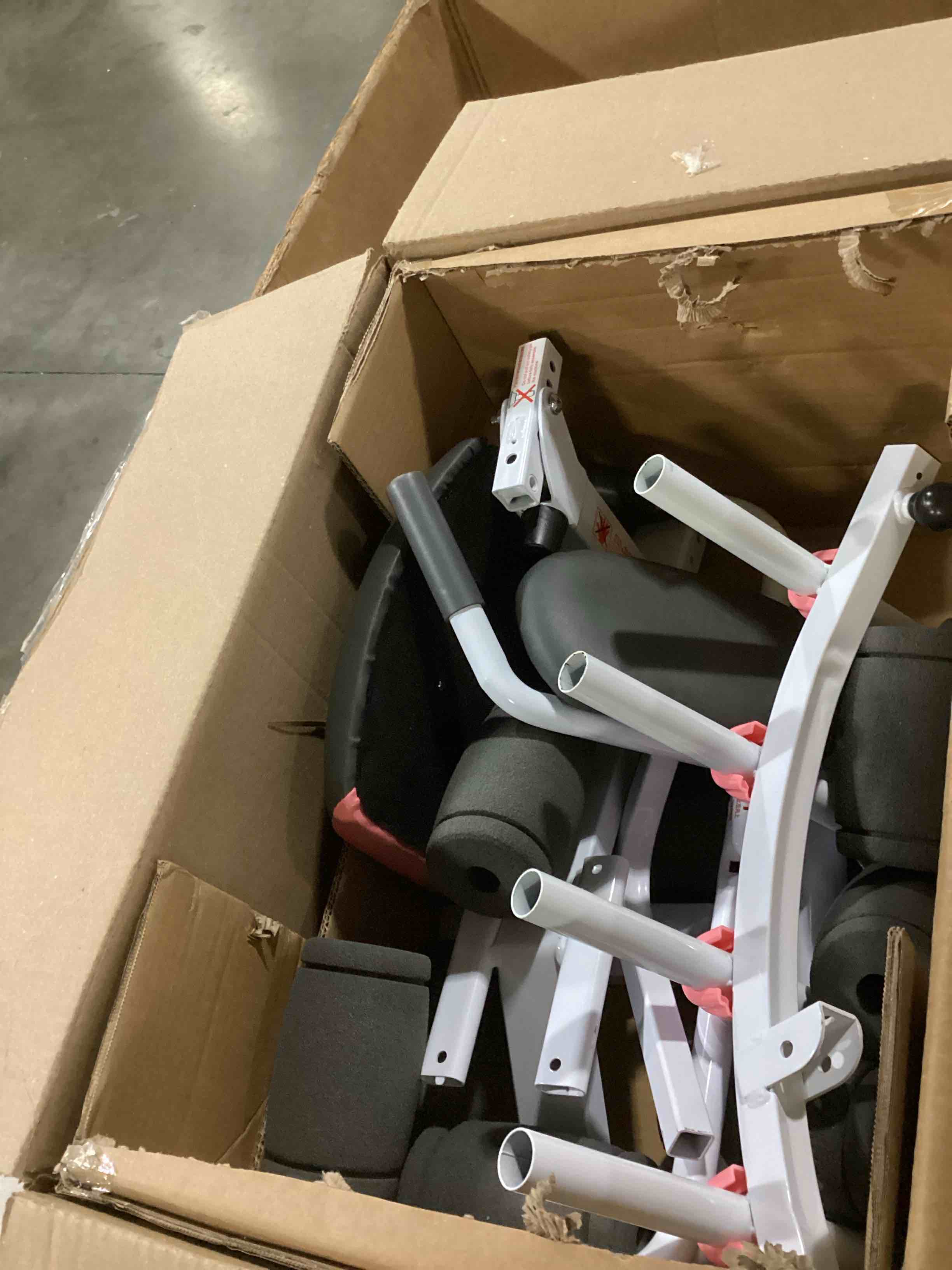 https://s3.amazonaws.com/lotting-images-prod/bidfta/BLU6867281_1732027261010.jpeg
