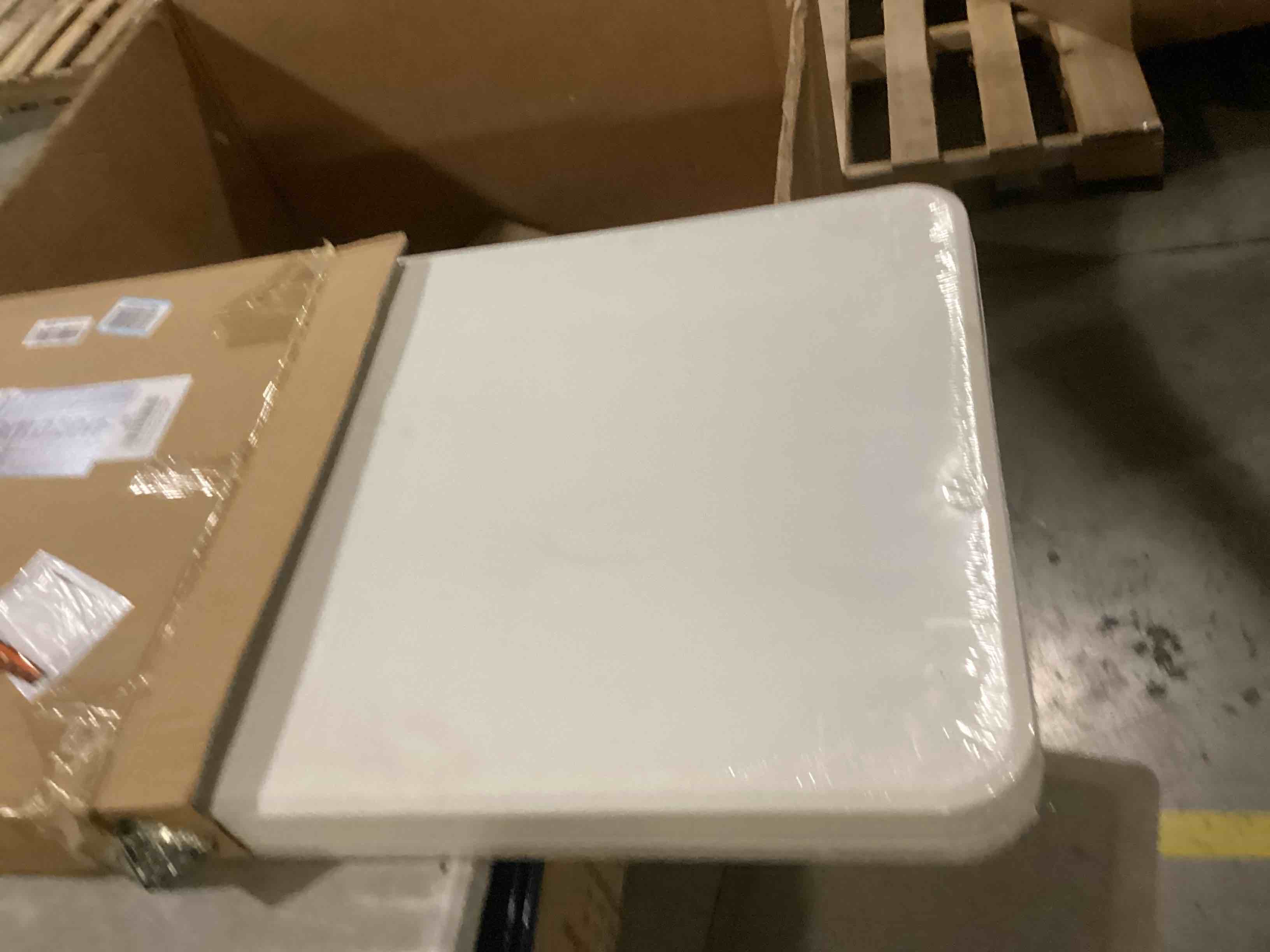 https://s3.amazonaws.com/lotting-images-prod/bidfta/BLU6867298_1732030947826.jpeg
