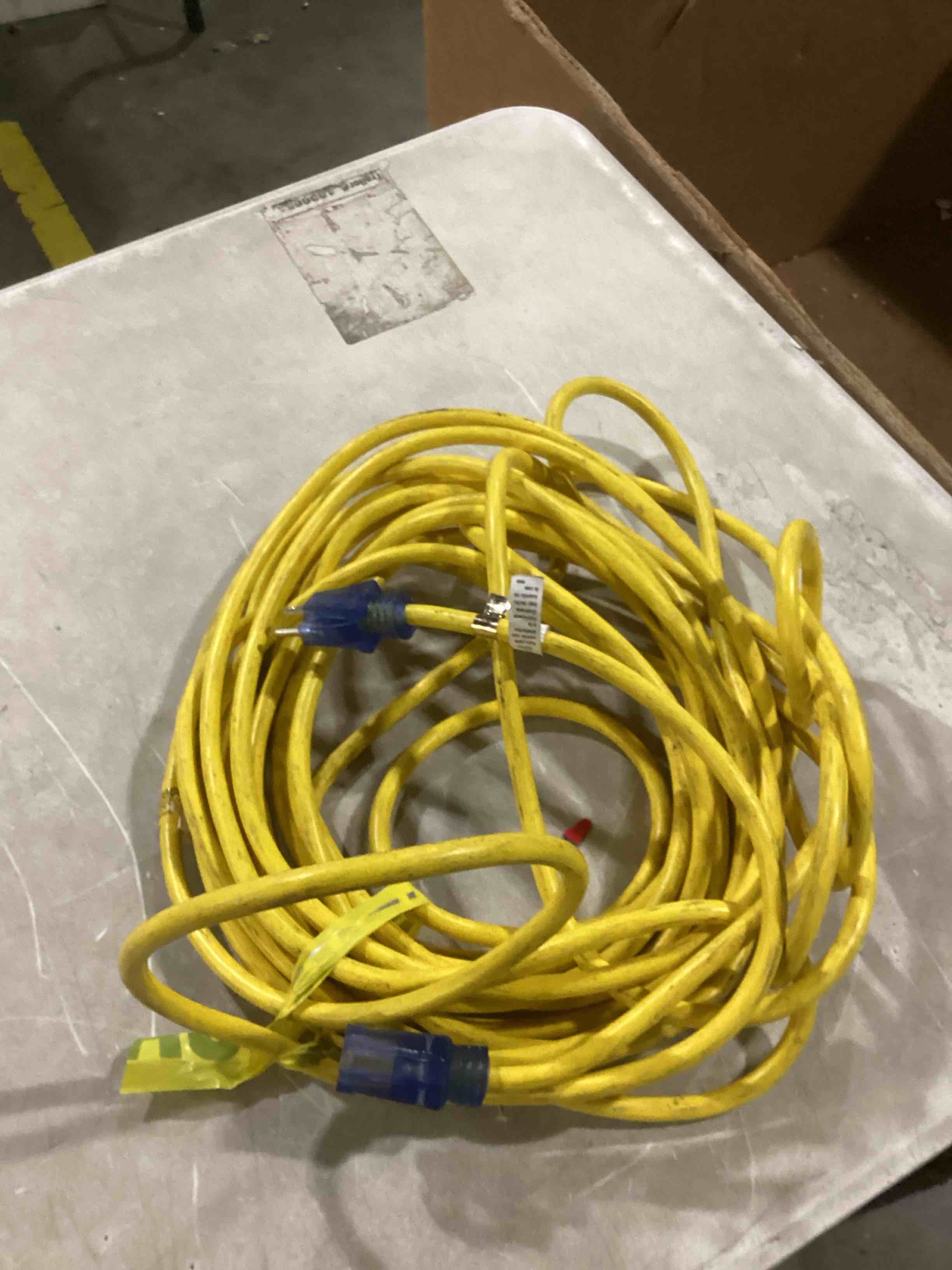 https://s3.amazonaws.com/lotting-images-prod/bidfta/BLU6867393_1732112995116.jpeg