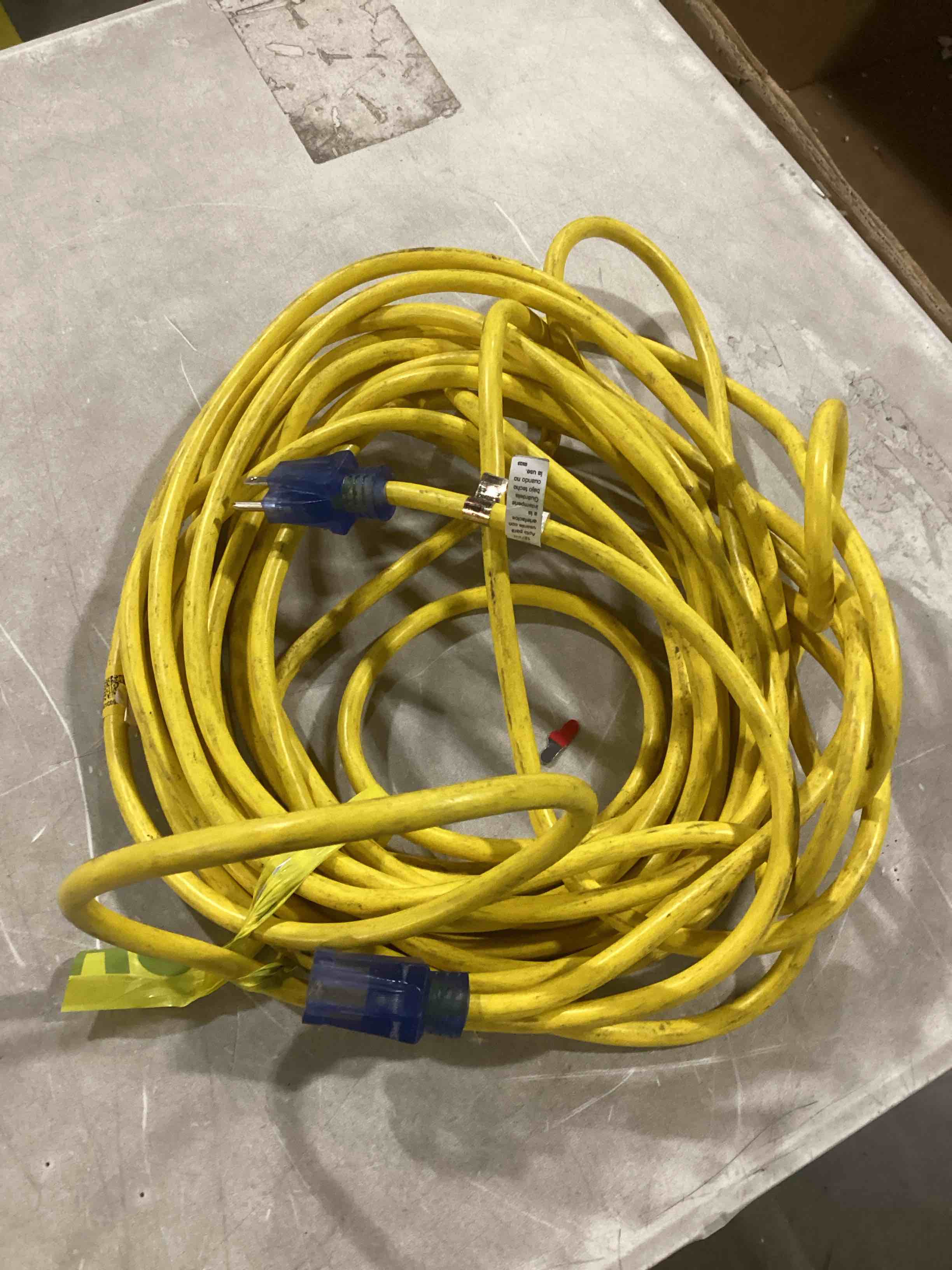 https://s3.amazonaws.com/lotting-images-prod/bidfta/BLU6867393_1732112996907.jpeg
