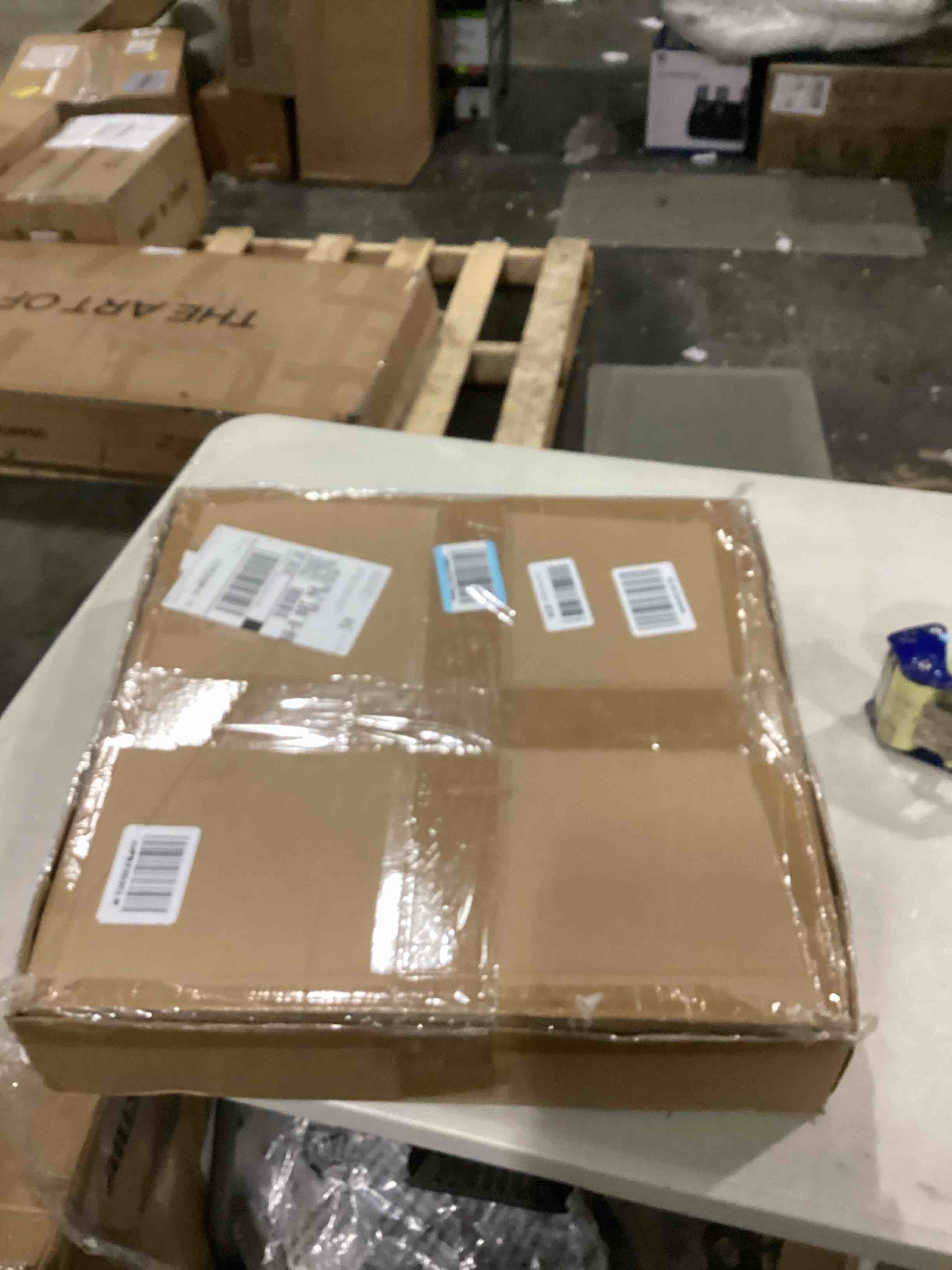https://s3.amazonaws.com/lotting-images-prod/bidfta/BLU6867578_1729790816823.jpeg