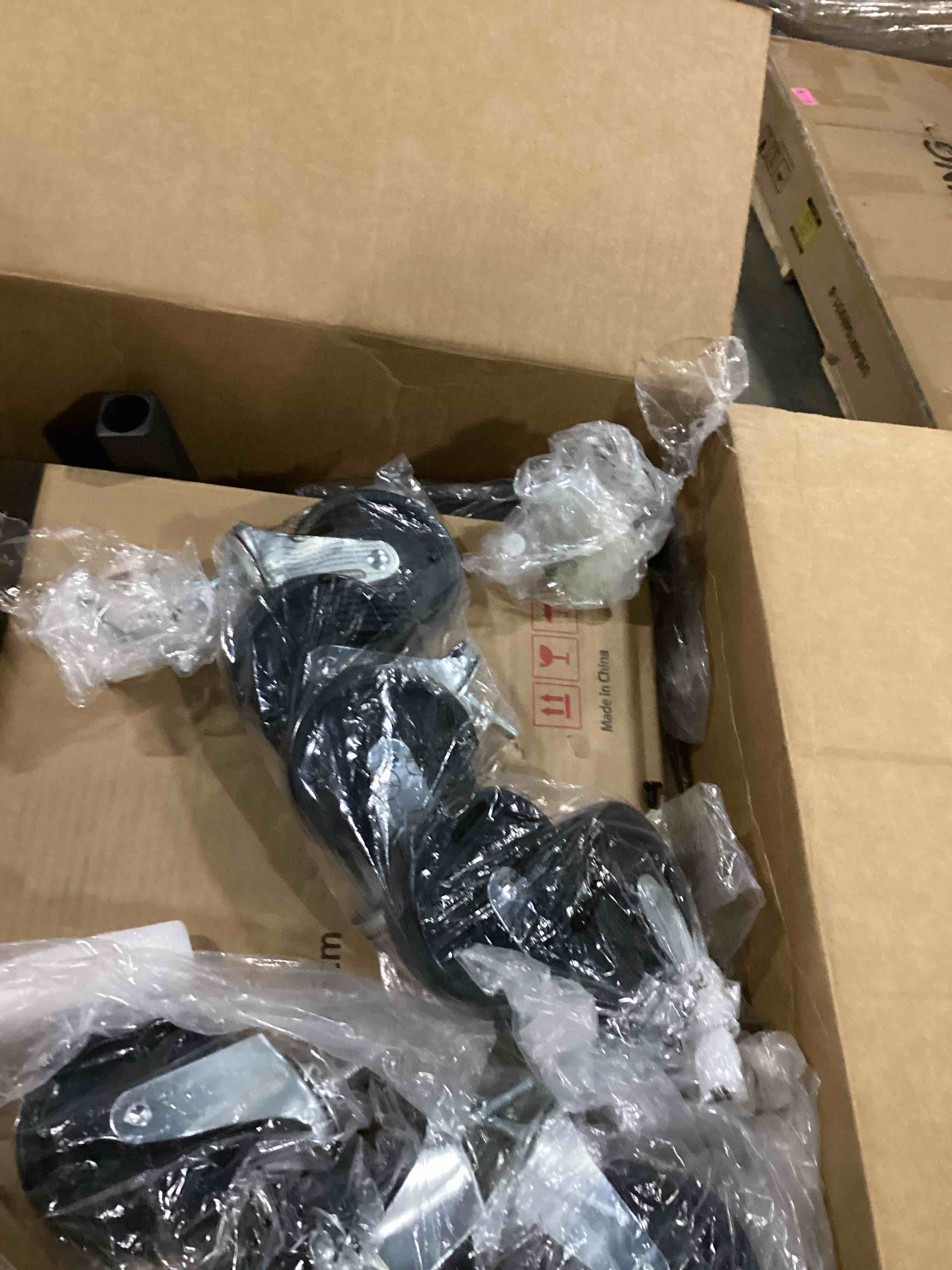 https://s3.amazonaws.com/lotting-images-prod/bidfta/BLU6867581_1729791225918.jpeg