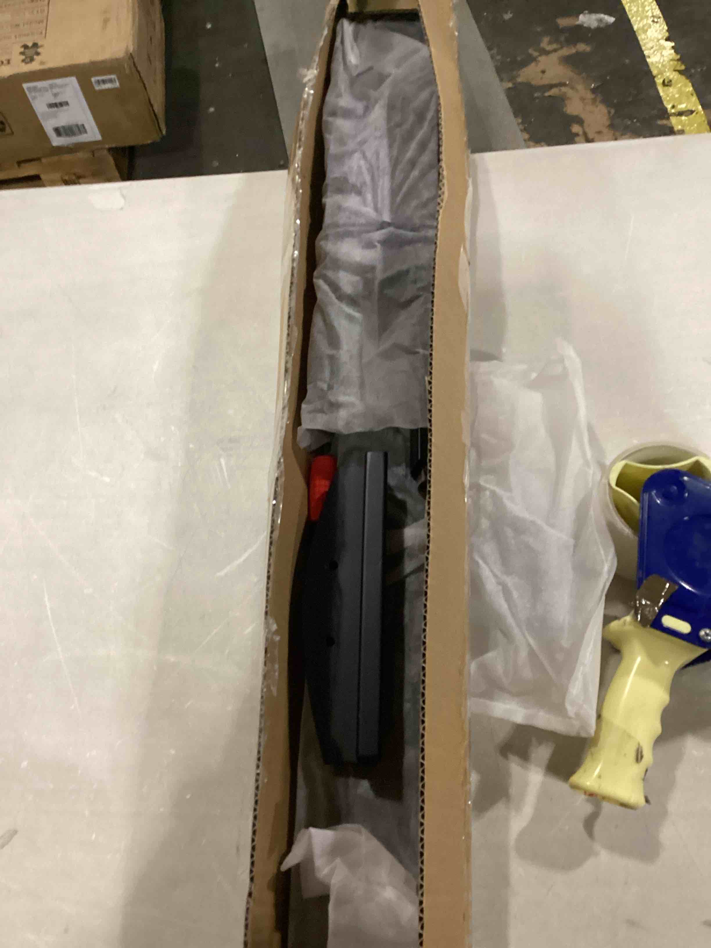 https://s3.amazonaws.com/lotting-images-prod/bidfta/BLU6867624_1729860626479.jpeg