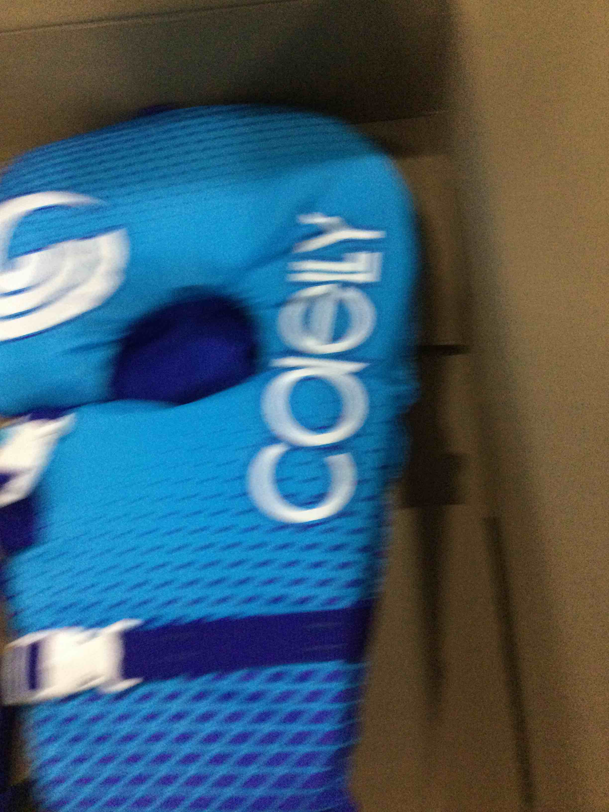 https://s3.amazonaws.com/lotting-images-prod/bidfta/BLU6867739_1730200772333.jpeg