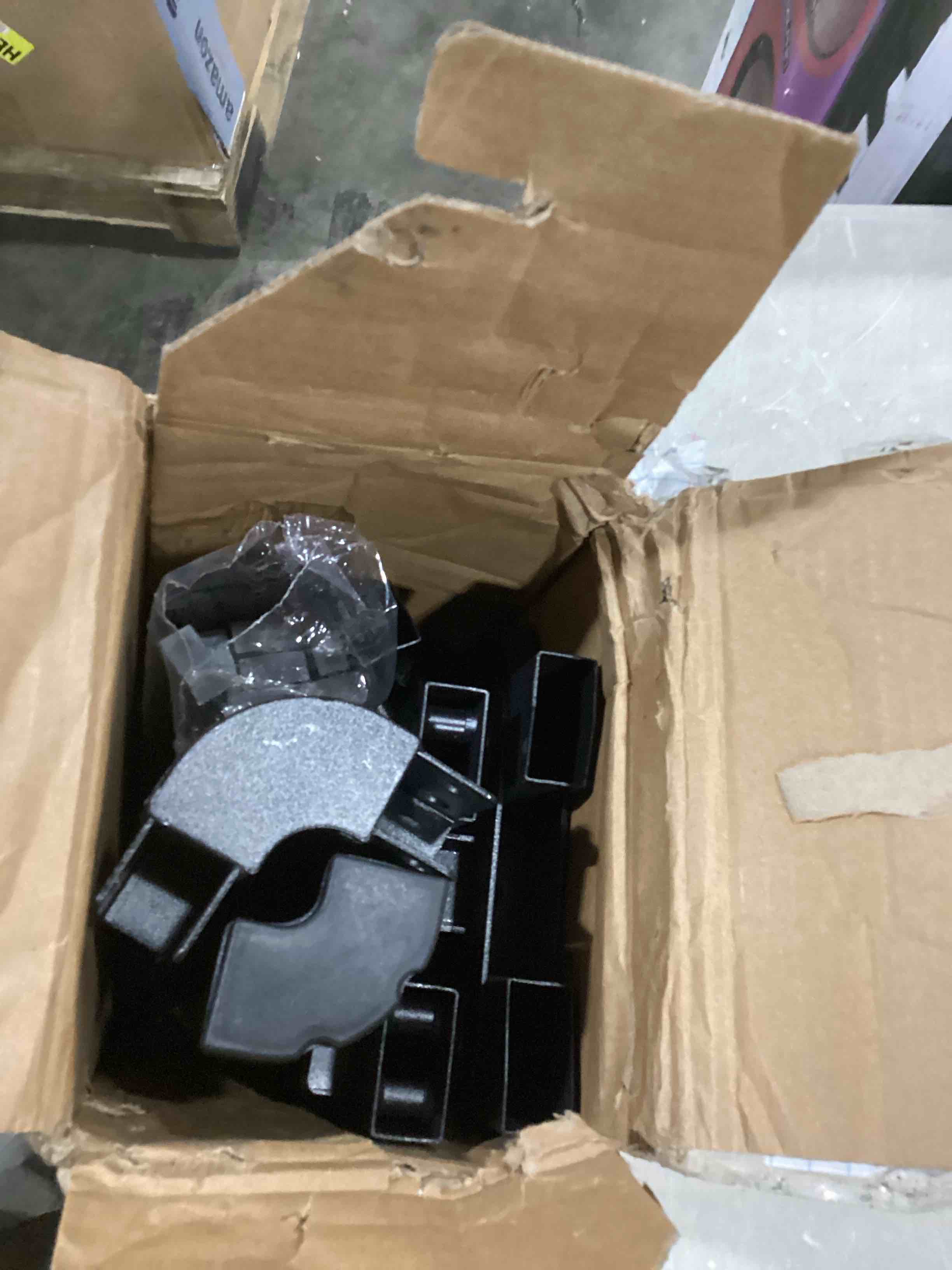 https://s3.amazonaws.com/lotting-images-prod/bidfta/BLU6868001_1730459024833.jpeg