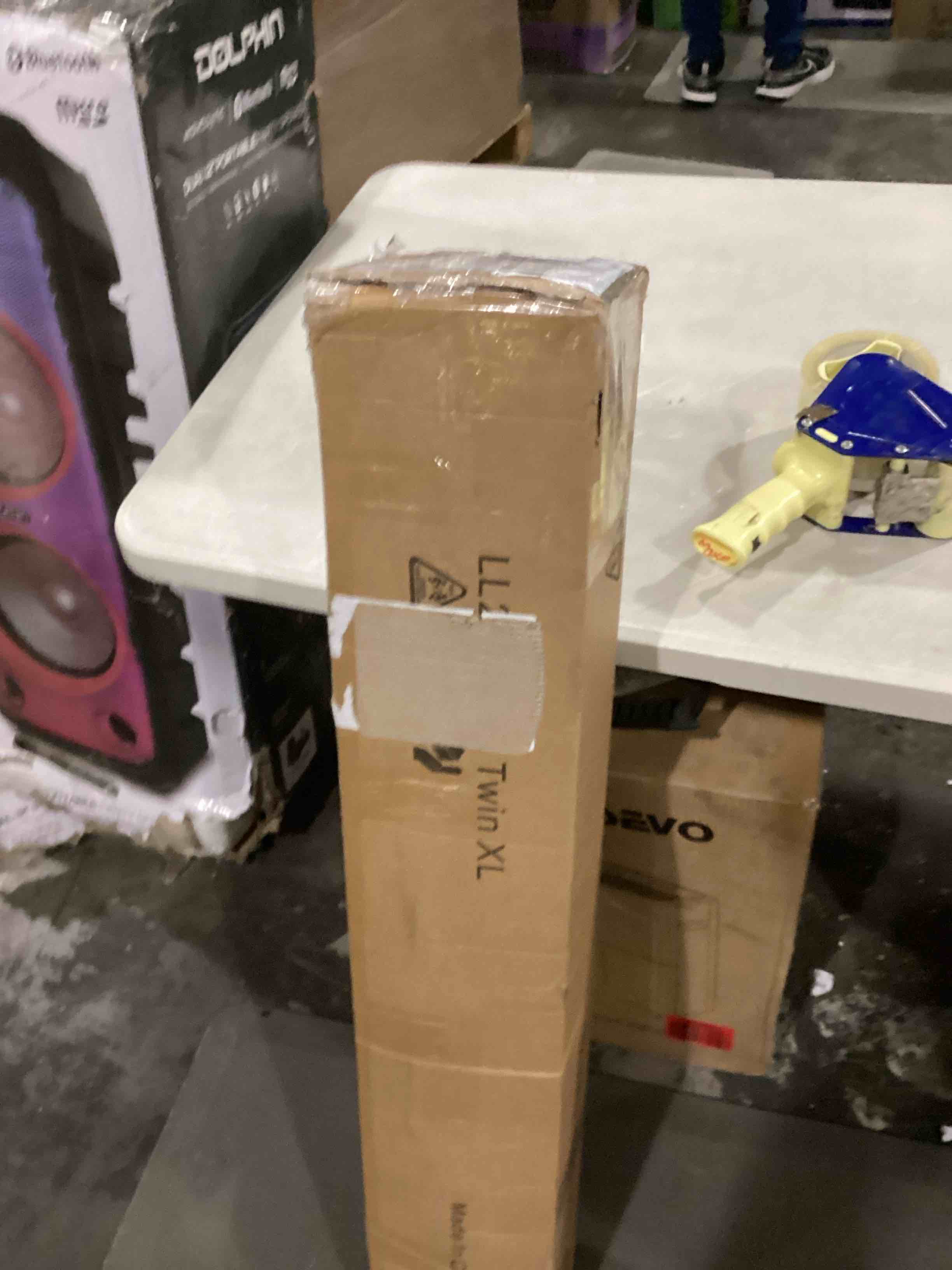 https://s3.amazonaws.com/lotting-images-prod/bidfta/BLU6868001_1730459188948.jpeg