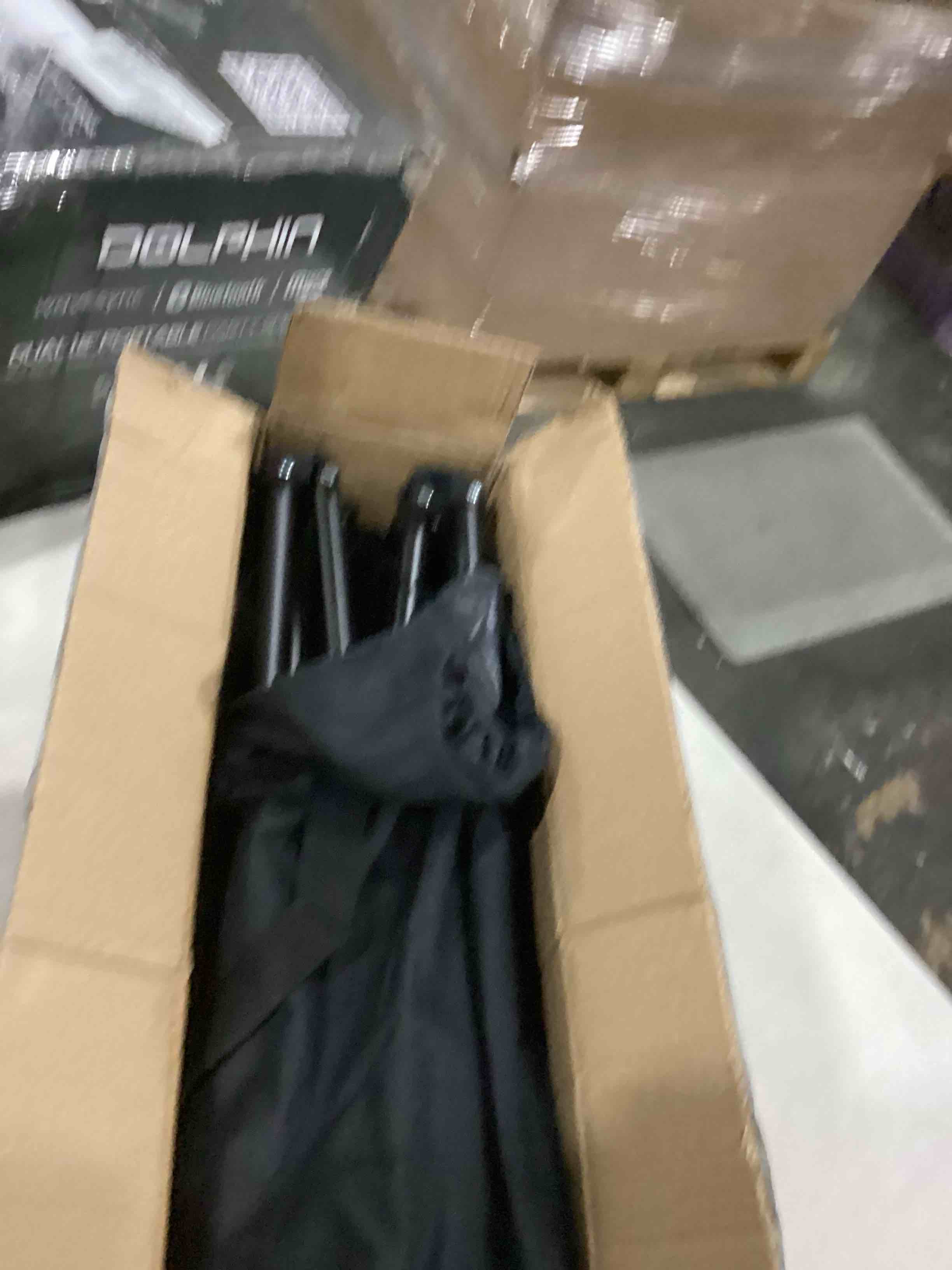 https://s3.amazonaws.com/lotting-images-prod/bidfta/BLU6868007_1730460278276.jpeg