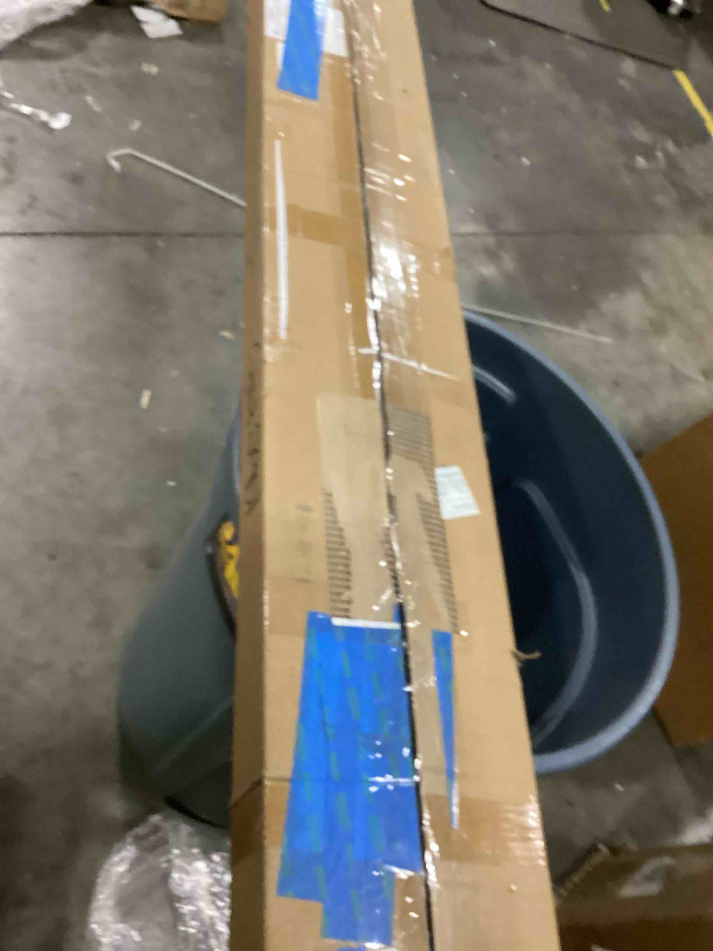https://s3.amazonaws.com/lotting-images-prod/bidfta/BLU6868249_1730745439975.jpeg