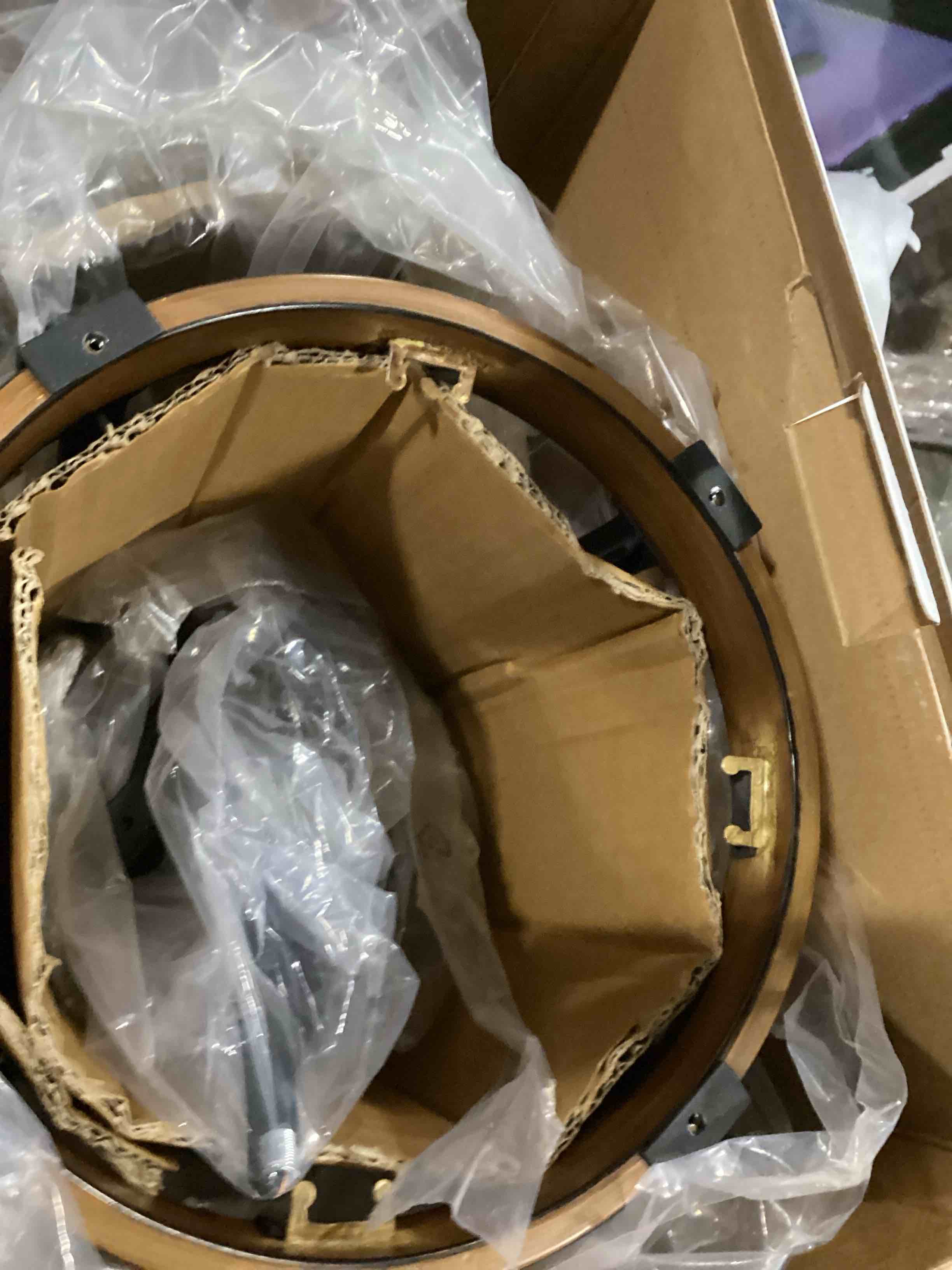https://s3.amazonaws.com/lotting-images-prod/bidfta/BLU6868282_1730812642155.jpeg