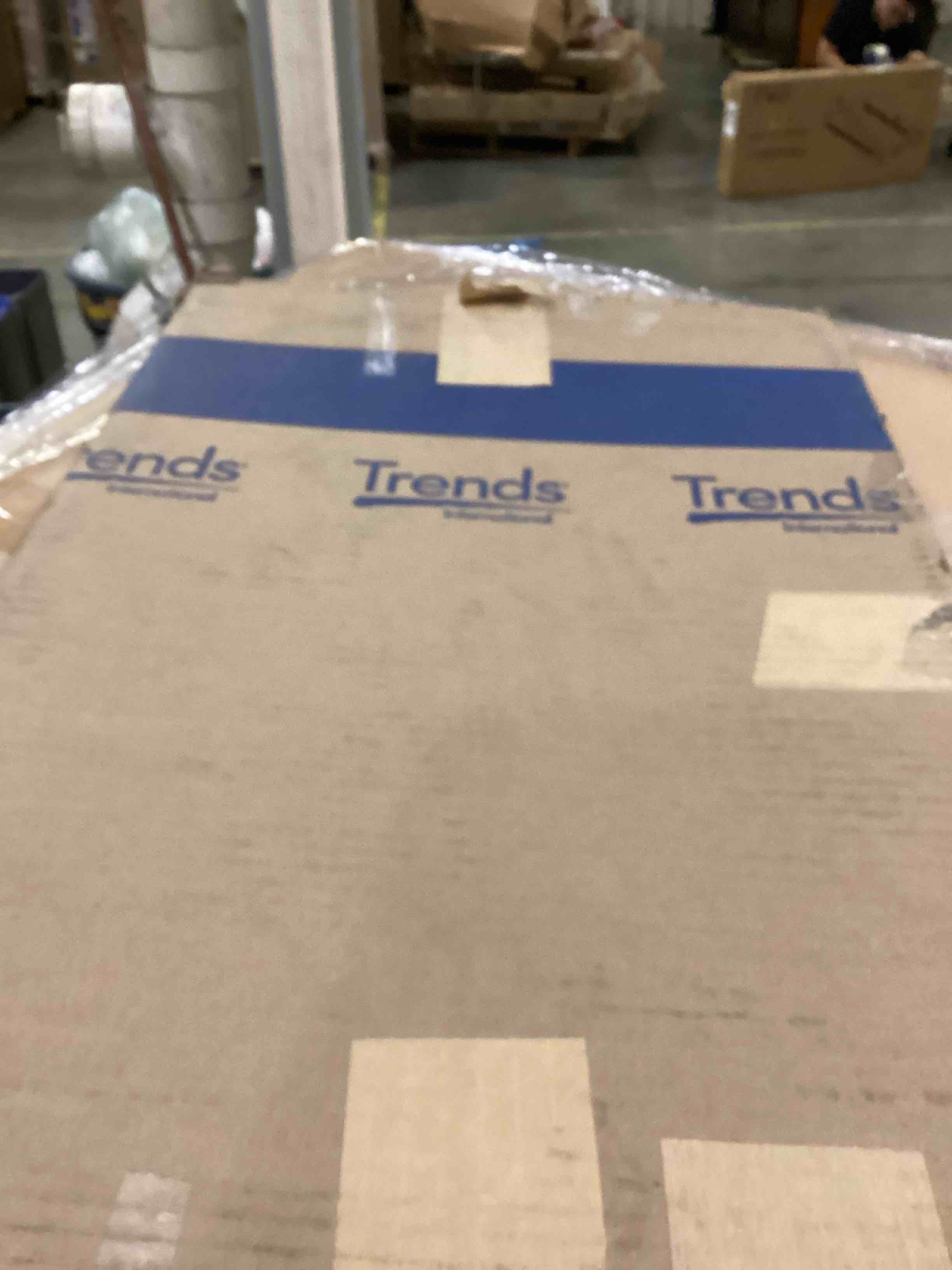 https://s3.amazonaws.com/lotting-images-prod/bidfta/BLU6868872_1731594379870.jpeg