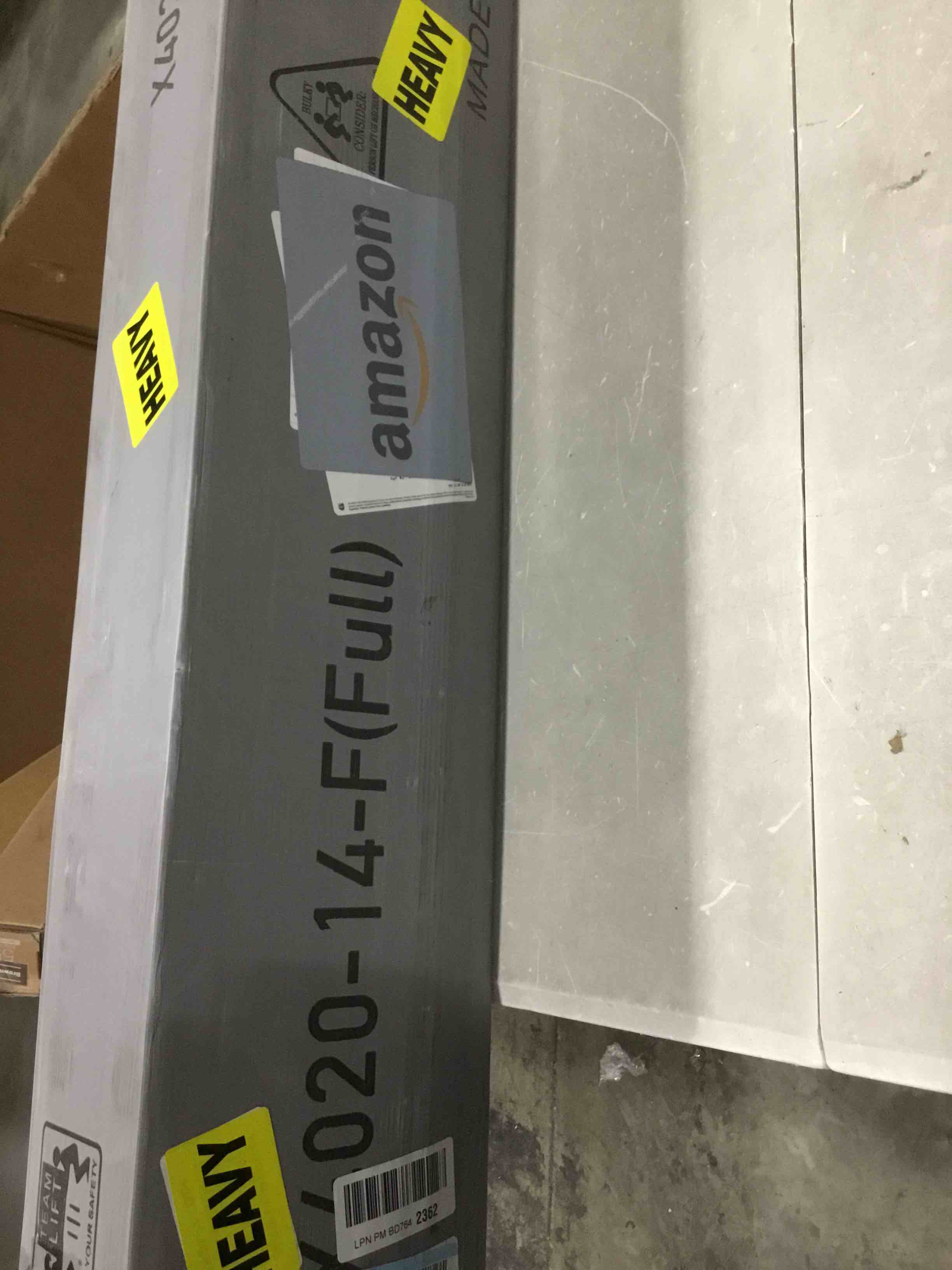 https://s3.amazonaws.com/lotting-images-prod/bidfta/BLU6868950_1730117560354.jpeg
