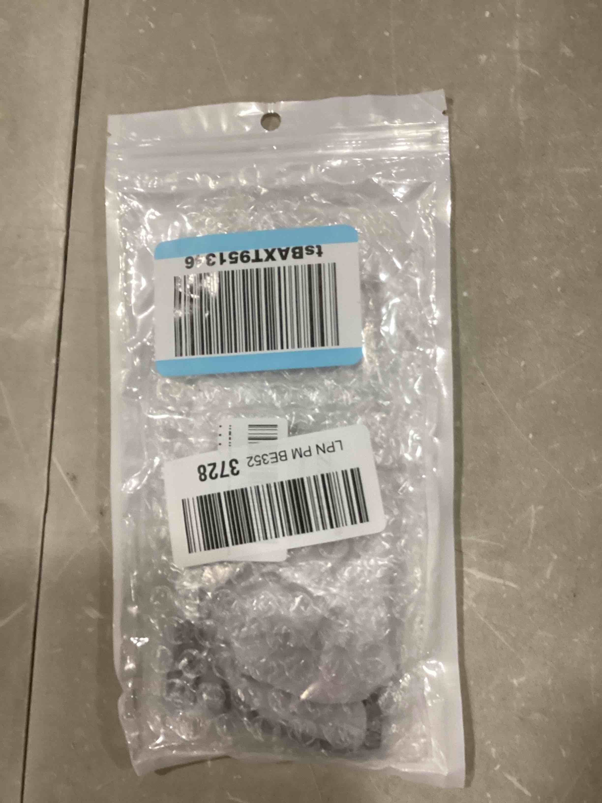 https://s3.amazonaws.com/lotting-images-prod/bidfta/BLU6869277_1730306390769.jpeg