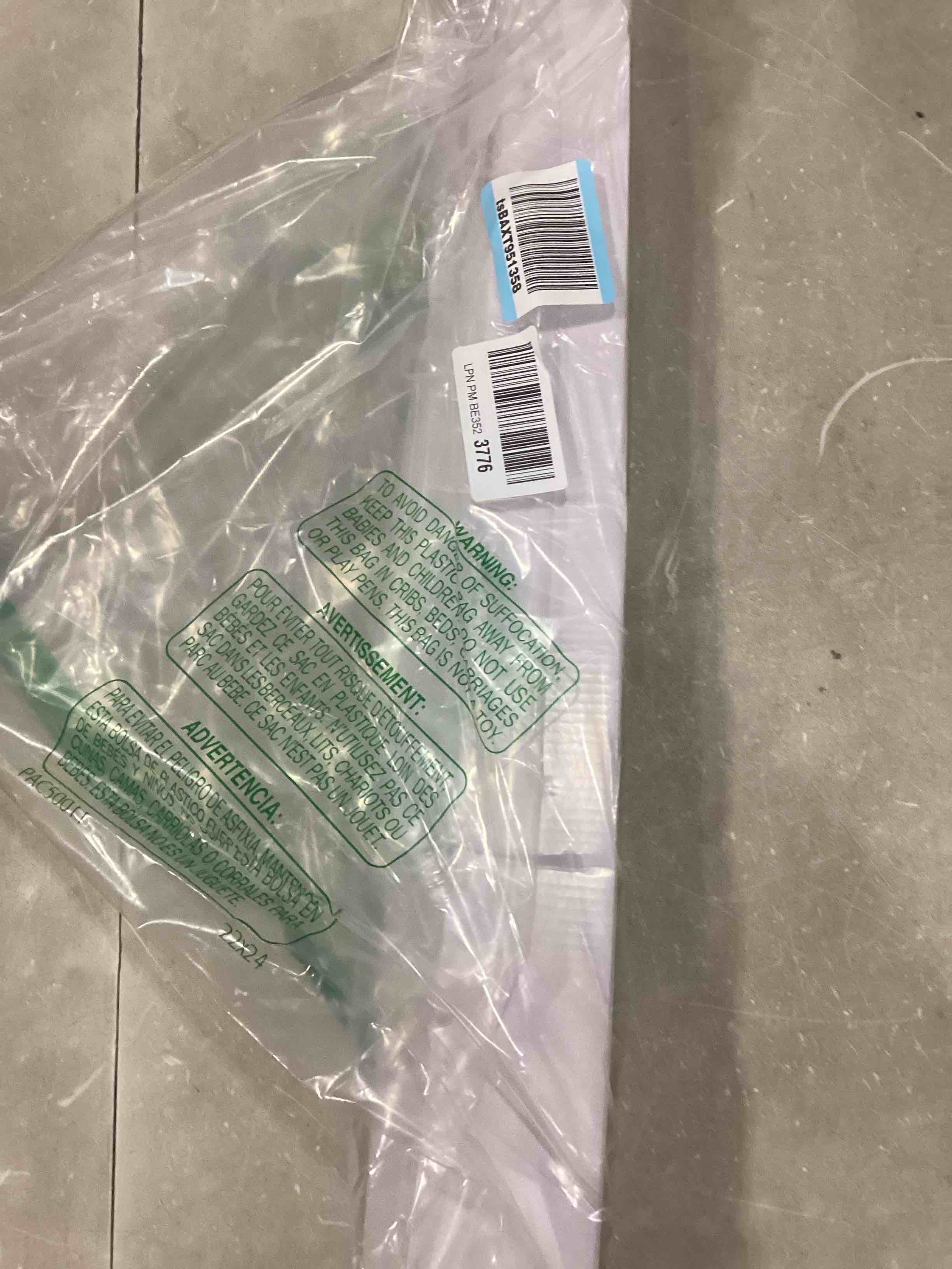 https://s3.amazonaws.com/lotting-images-prod/bidfta/BLU6869297_1730307800833.jpeg