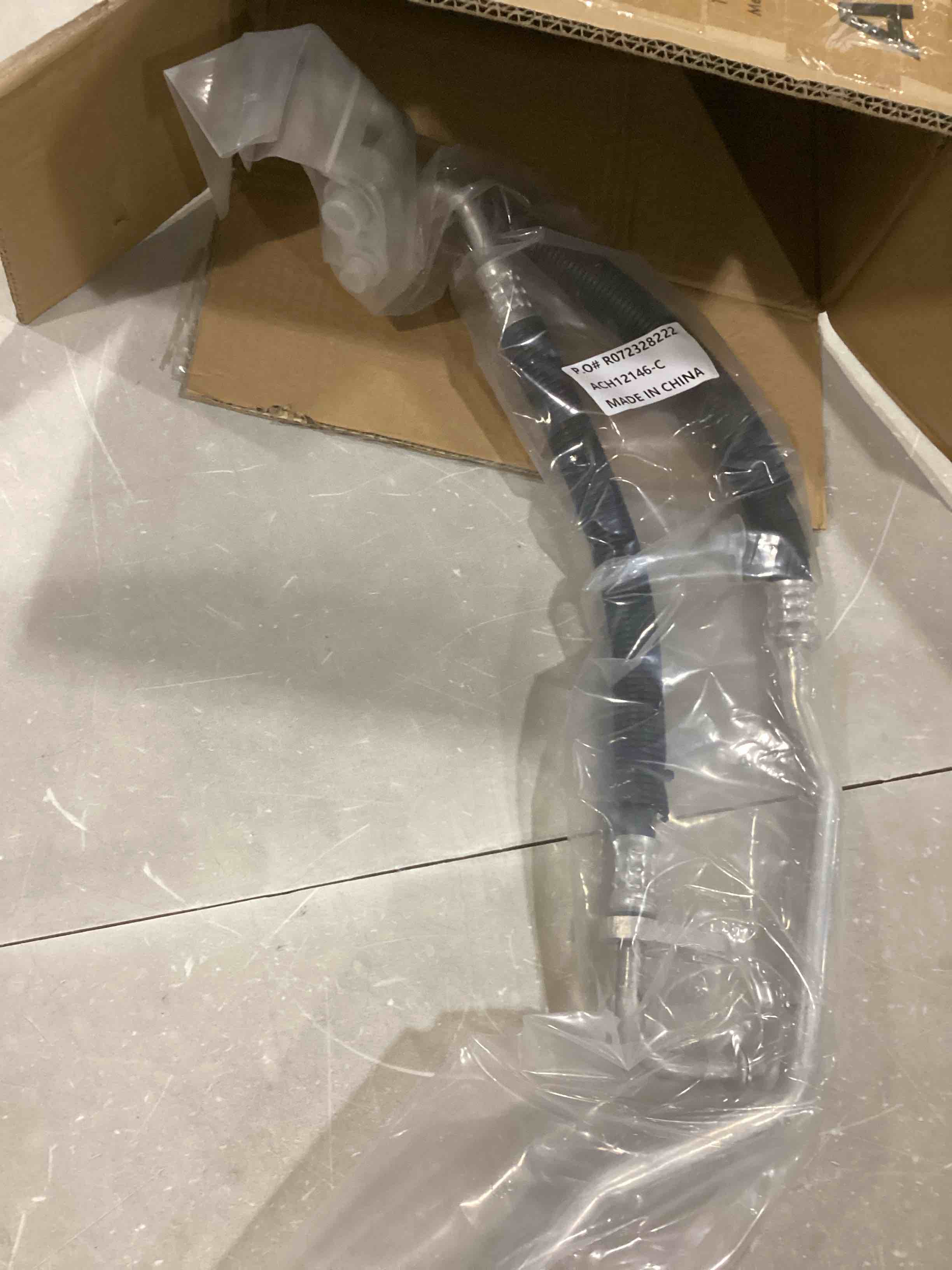 https://s3.amazonaws.com/lotting-images-prod/bidfta/BLU6869491_1730488761640.jpeg