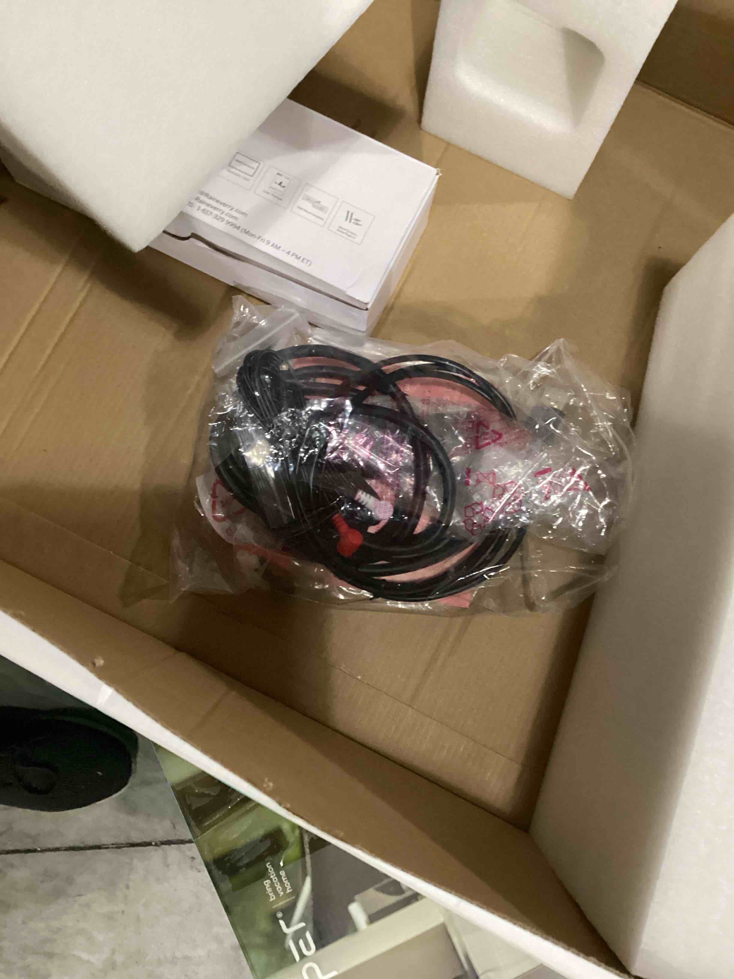https://s3.amazonaws.com/lotting-images-prod/bidfta/BLU6869500_1730824695189.jpeg