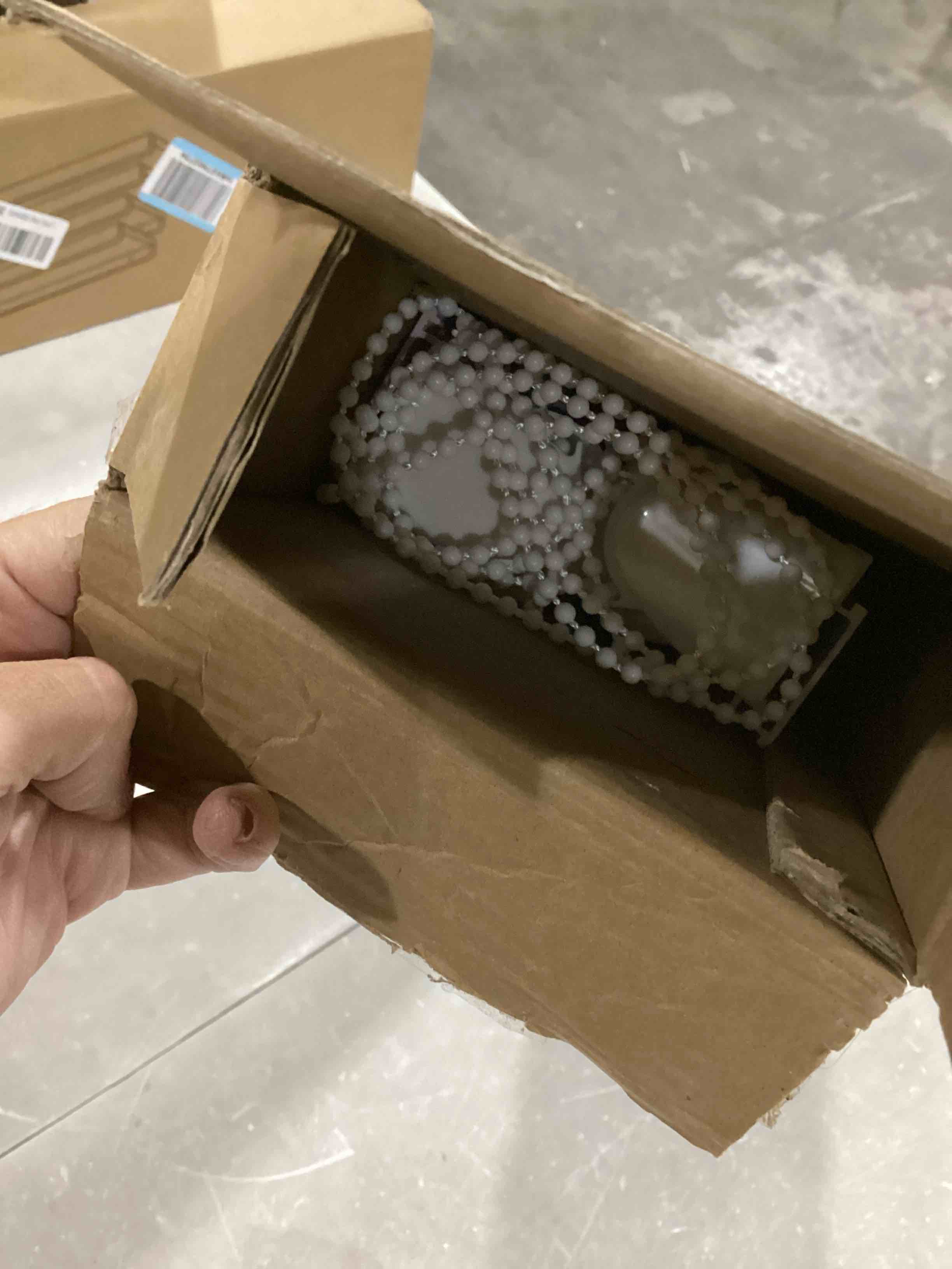 https://s3.amazonaws.com/lotting-images-prod/bidfta/BLU6869643_1730744291186.jpeg