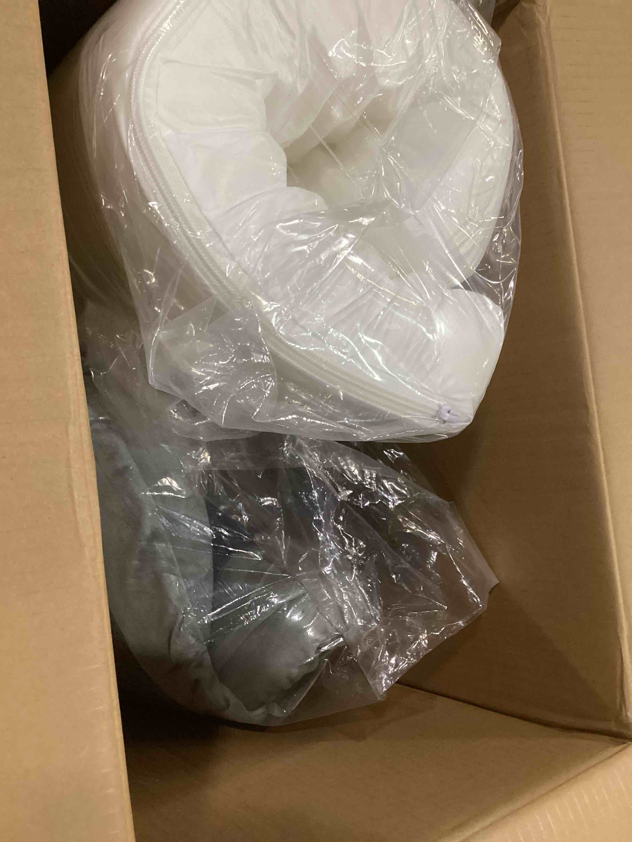 https://s3.amazonaws.com/lotting-images-prod/bidfta/BLU6869713_1730810548945.jpeg
