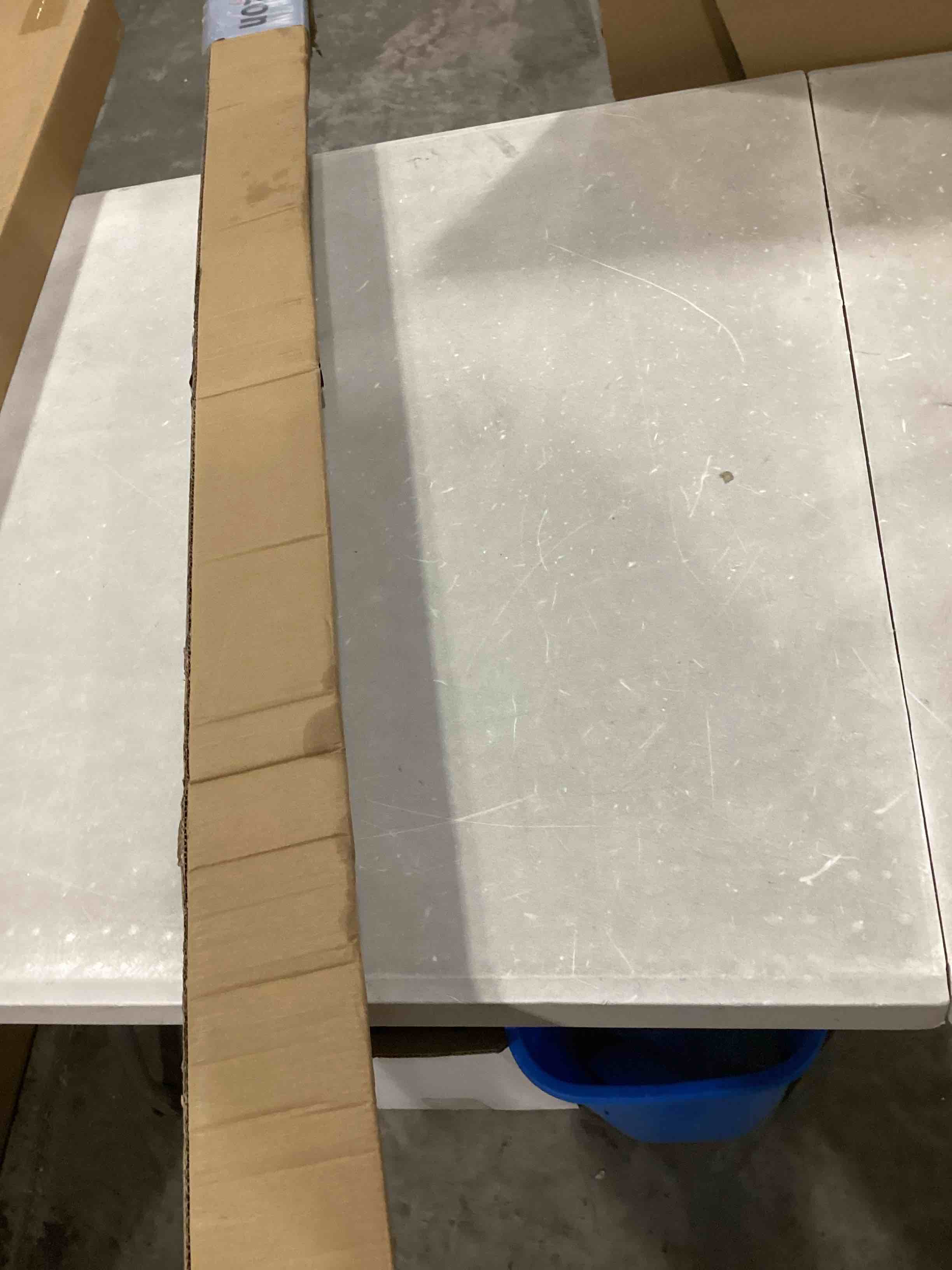 https://s3.amazonaws.com/lotting-images-prod/bidfta/BLU6869722_1730811756324.jpeg