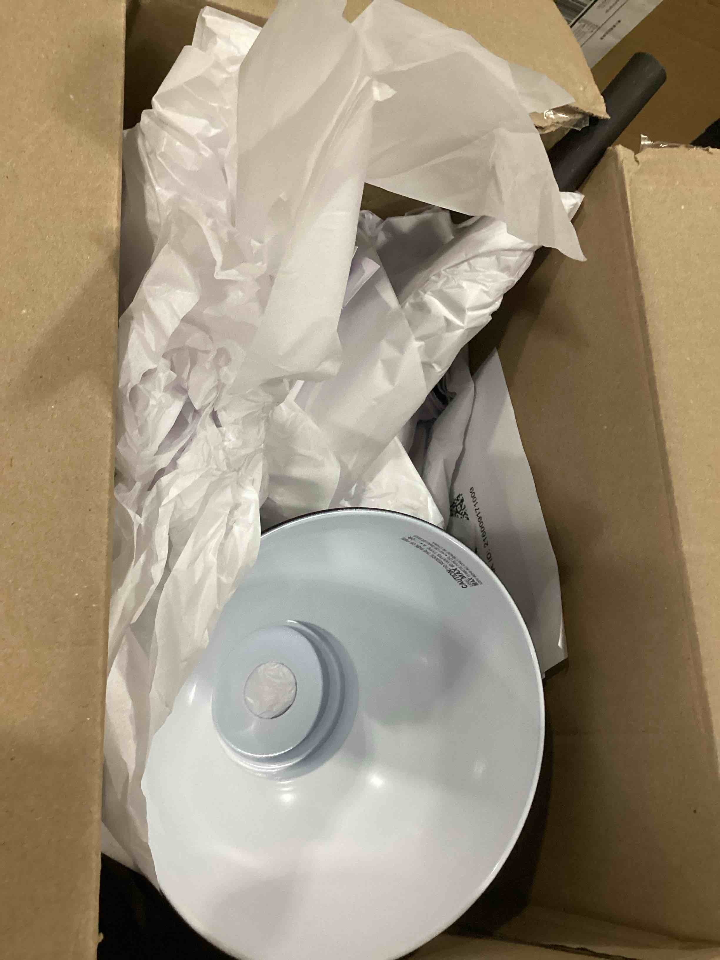 https://s3.amazonaws.com/lotting-images-prod/bidfta/BLU6869963_1730911146912.jpeg