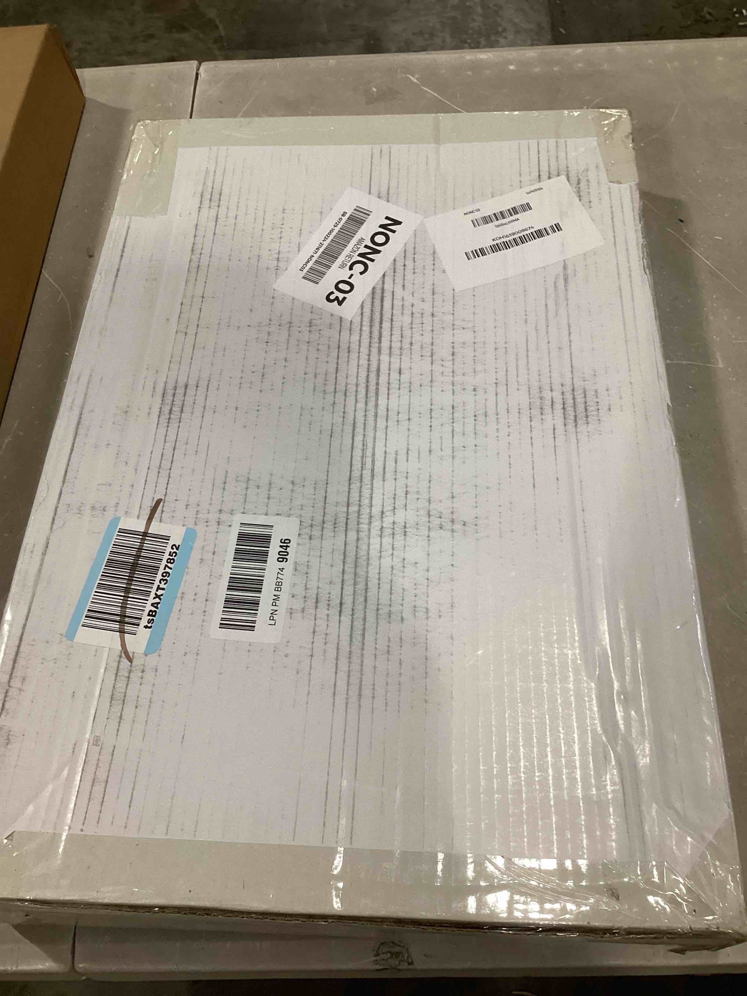 https://s3.amazonaws.com/lotting-images-prod/bidfta/BLU6869966_1730911418814.jpeg
