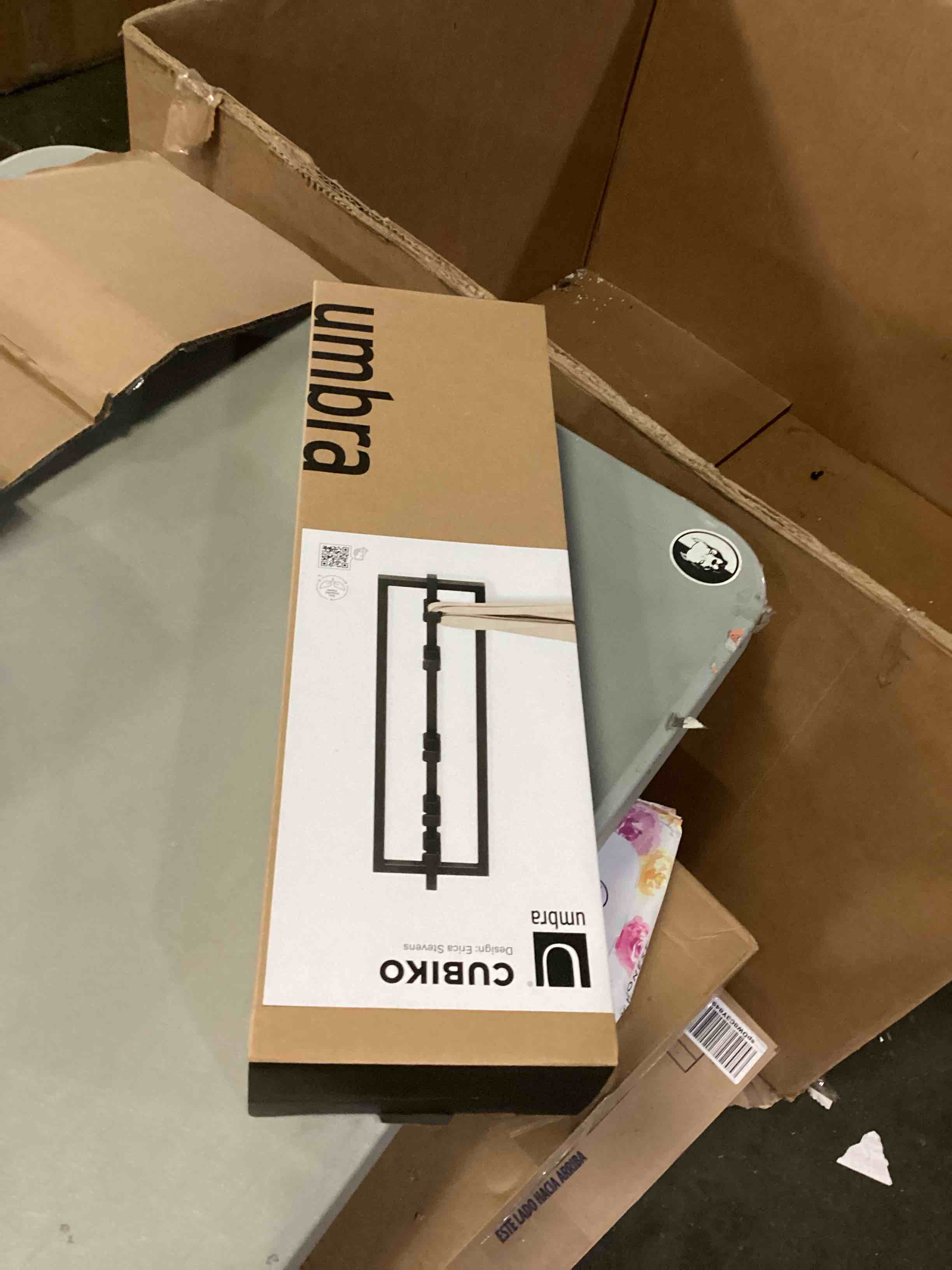 https://s3.amazonaws.com/lotting-images-prod/bidfta/BLU6870565_1730394575934.jpeg