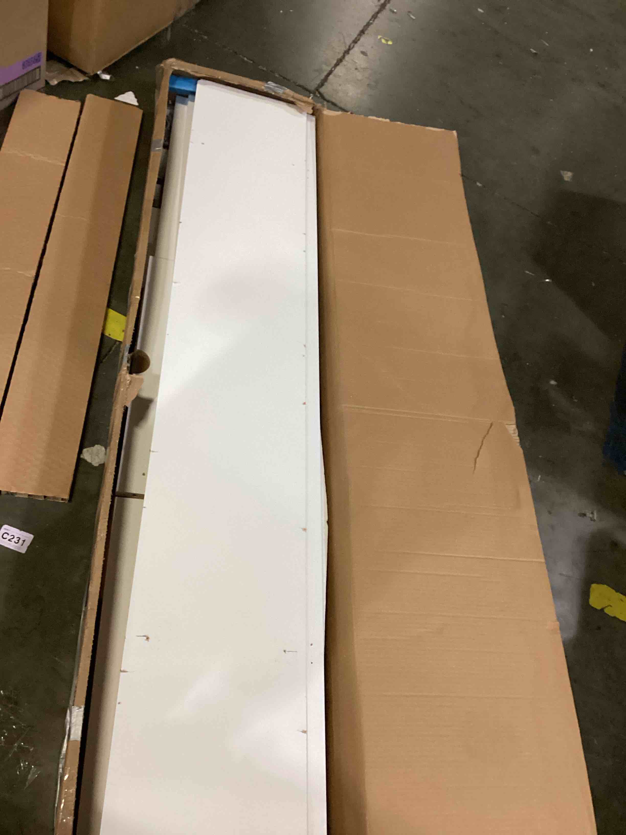 https://s3.amazonaws.com/lotting-images-prod/bidfta/BLU6870566_1730394772472.jpeg