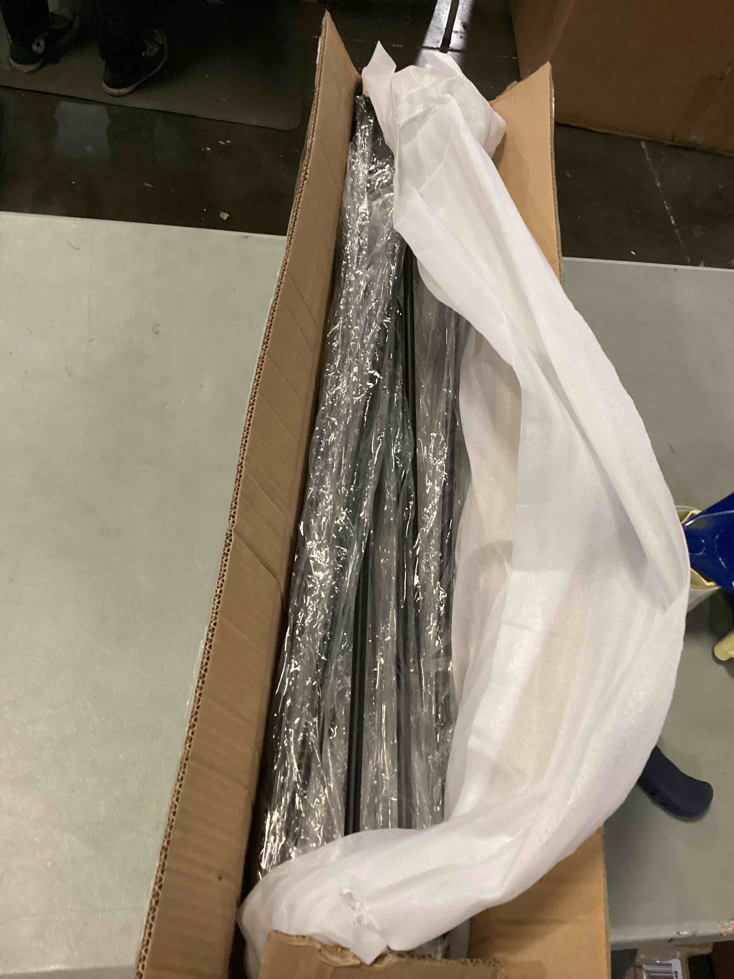 https://s3.amazonaws.com/lotting-images-prod/bidfta/BLU6870644_1730466728169.jpeg