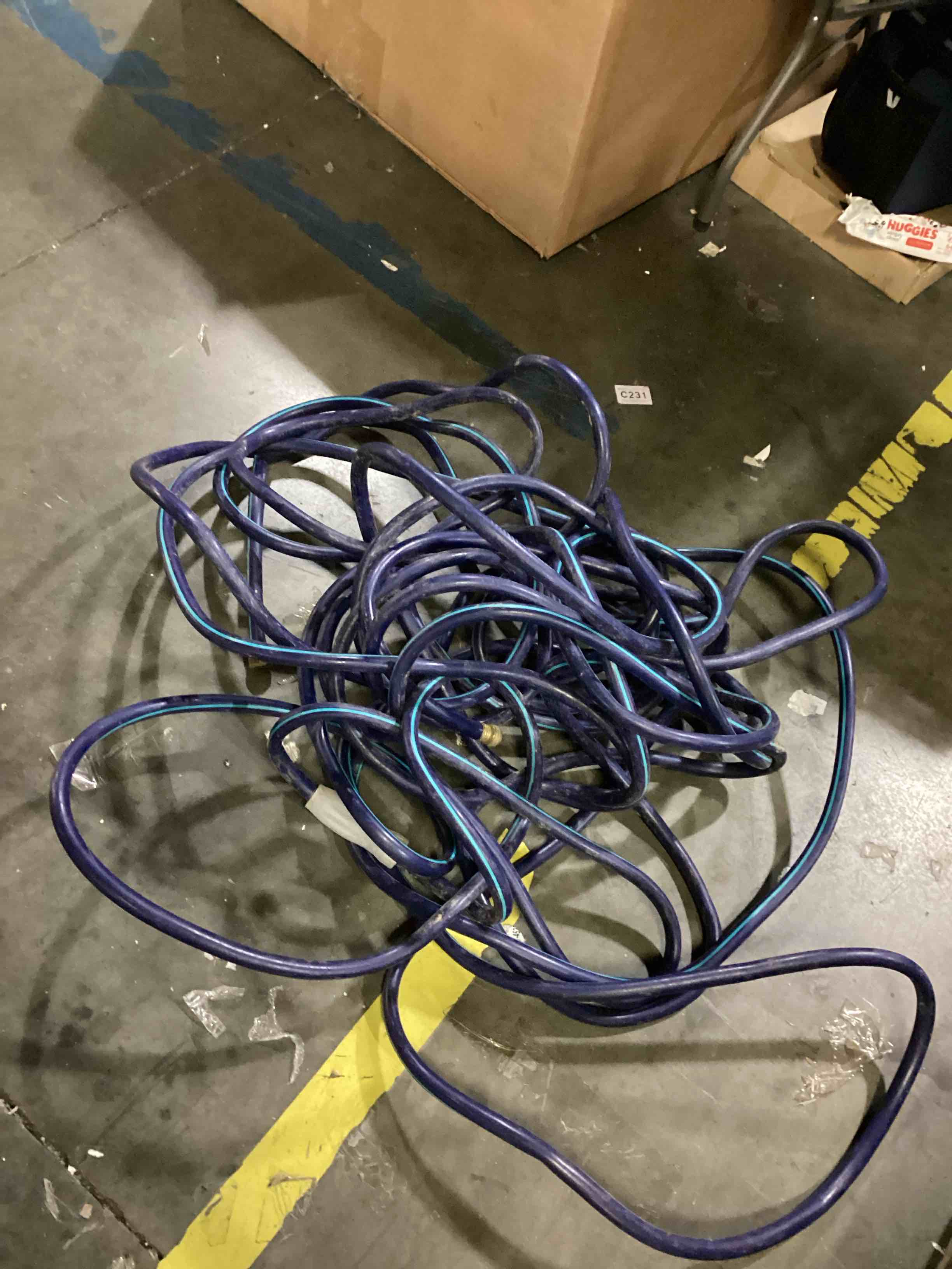 https://s3.amazonaws.com/lotting-images-prod/bidfta/BLU6870708_1730545651049.jpeg