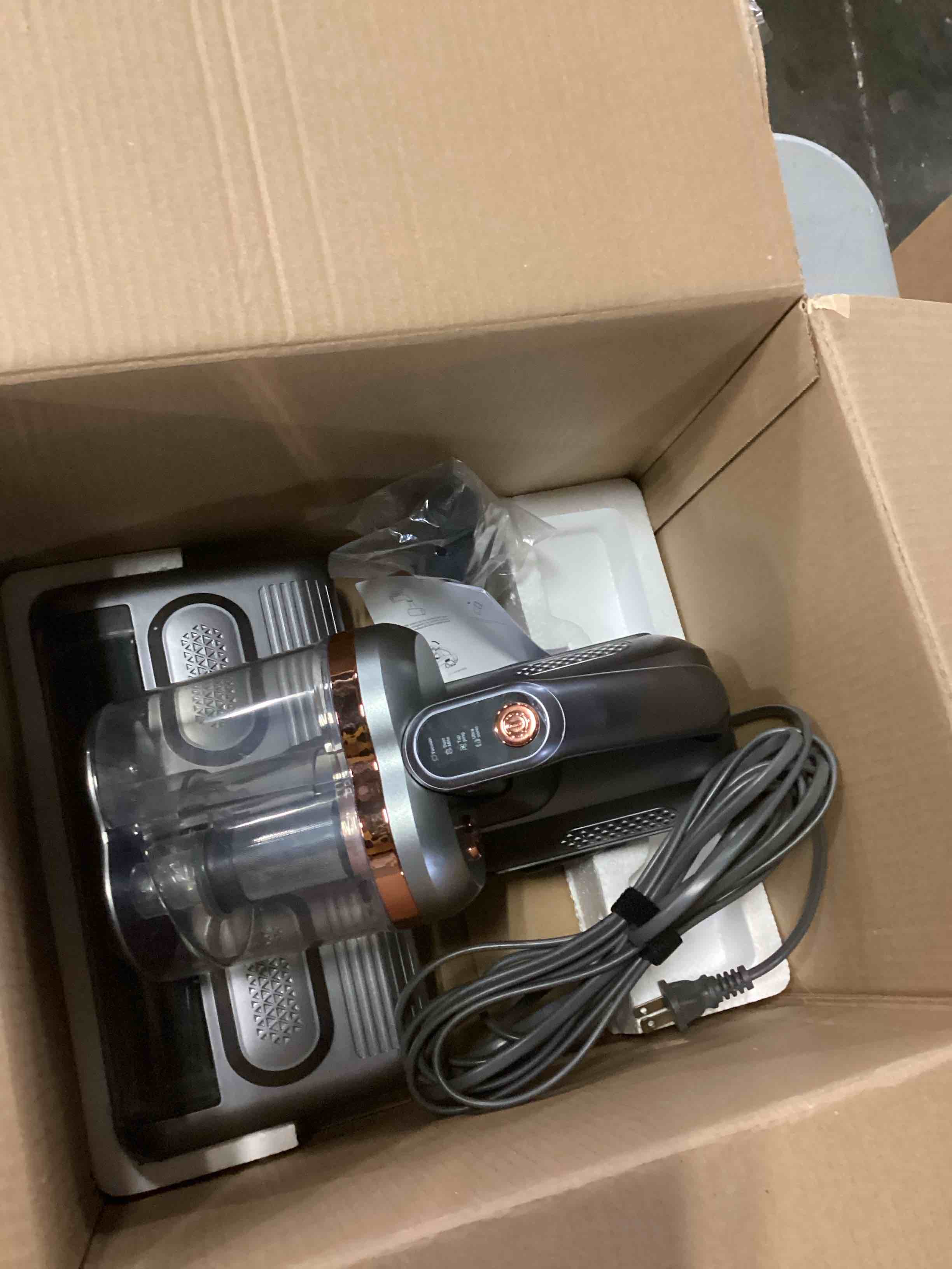 https://s3.amazonaws.com/lotting-images-prod/bidfta/BLU6870761_1730561434881.jpeg
