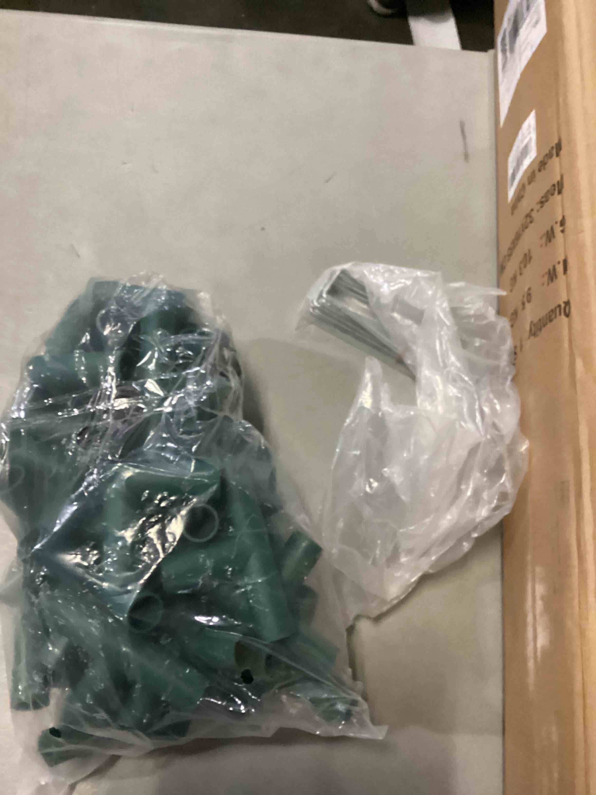 https://s3.amazonaws.com/lotting-images-prod/bidfta/BLU6870937_1730744818975.jpeg